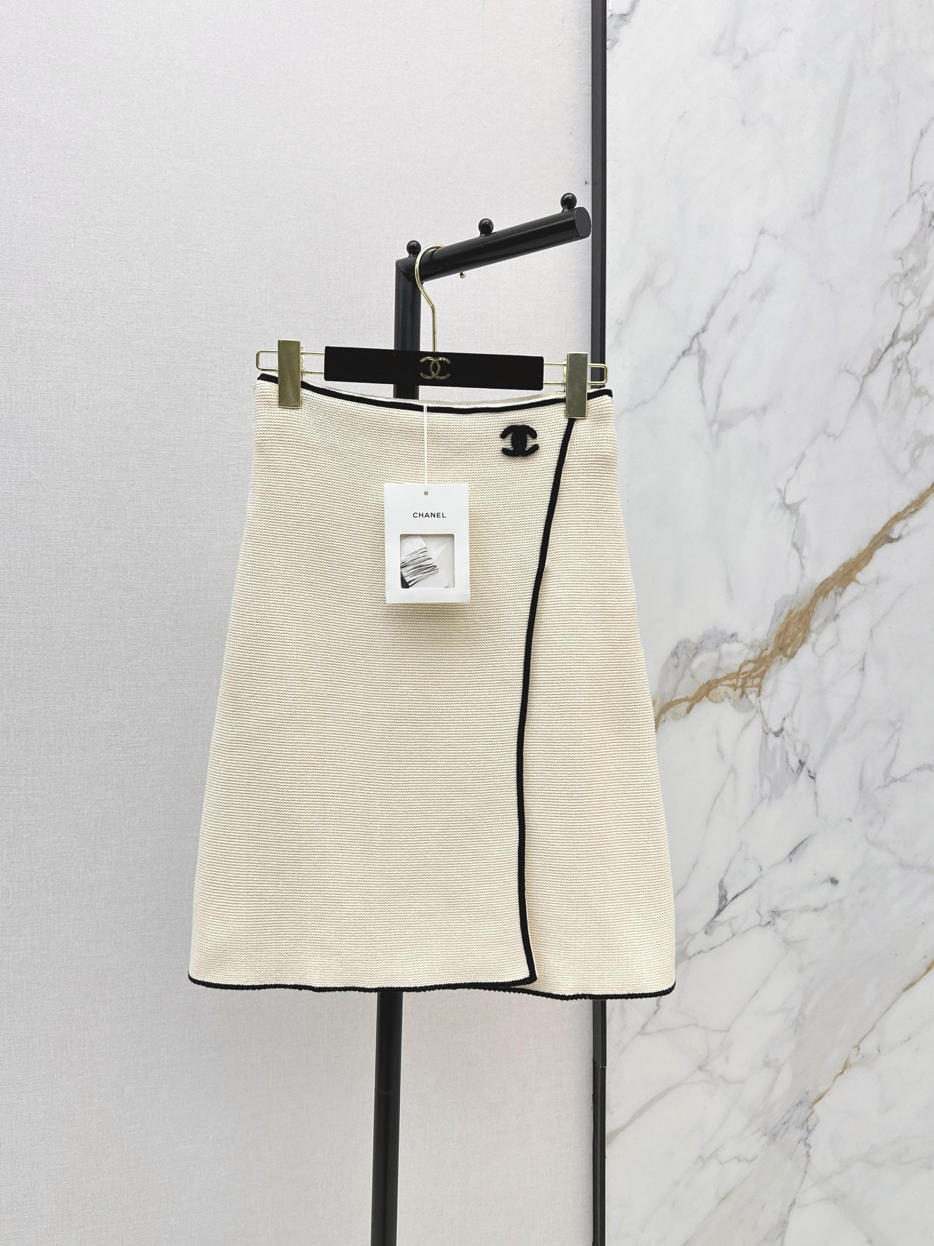 Chan New embroidered skirt