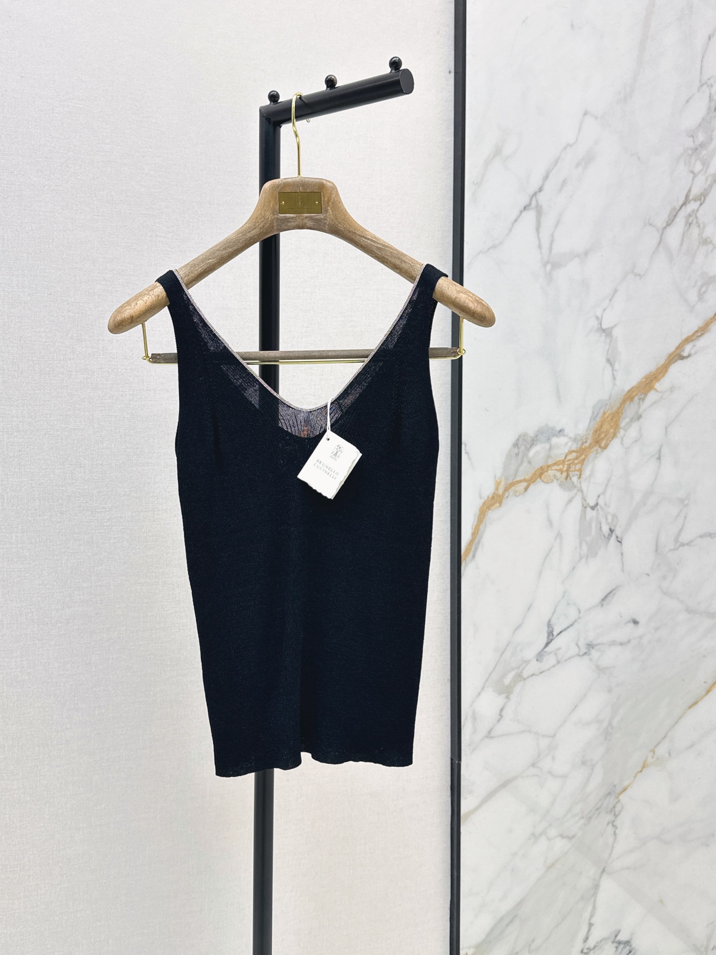 Brun New V-neck knitted vest