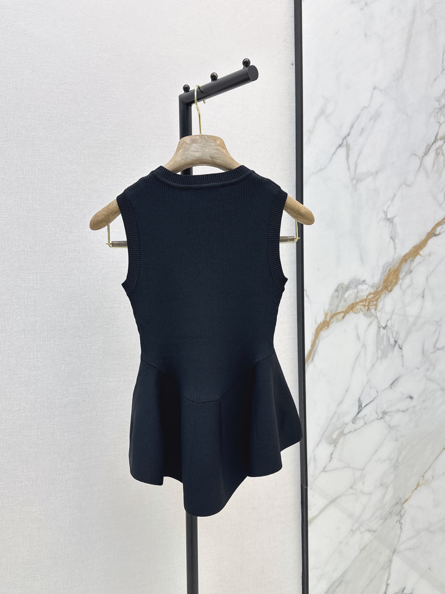Loro New Sleeveless knitted vest