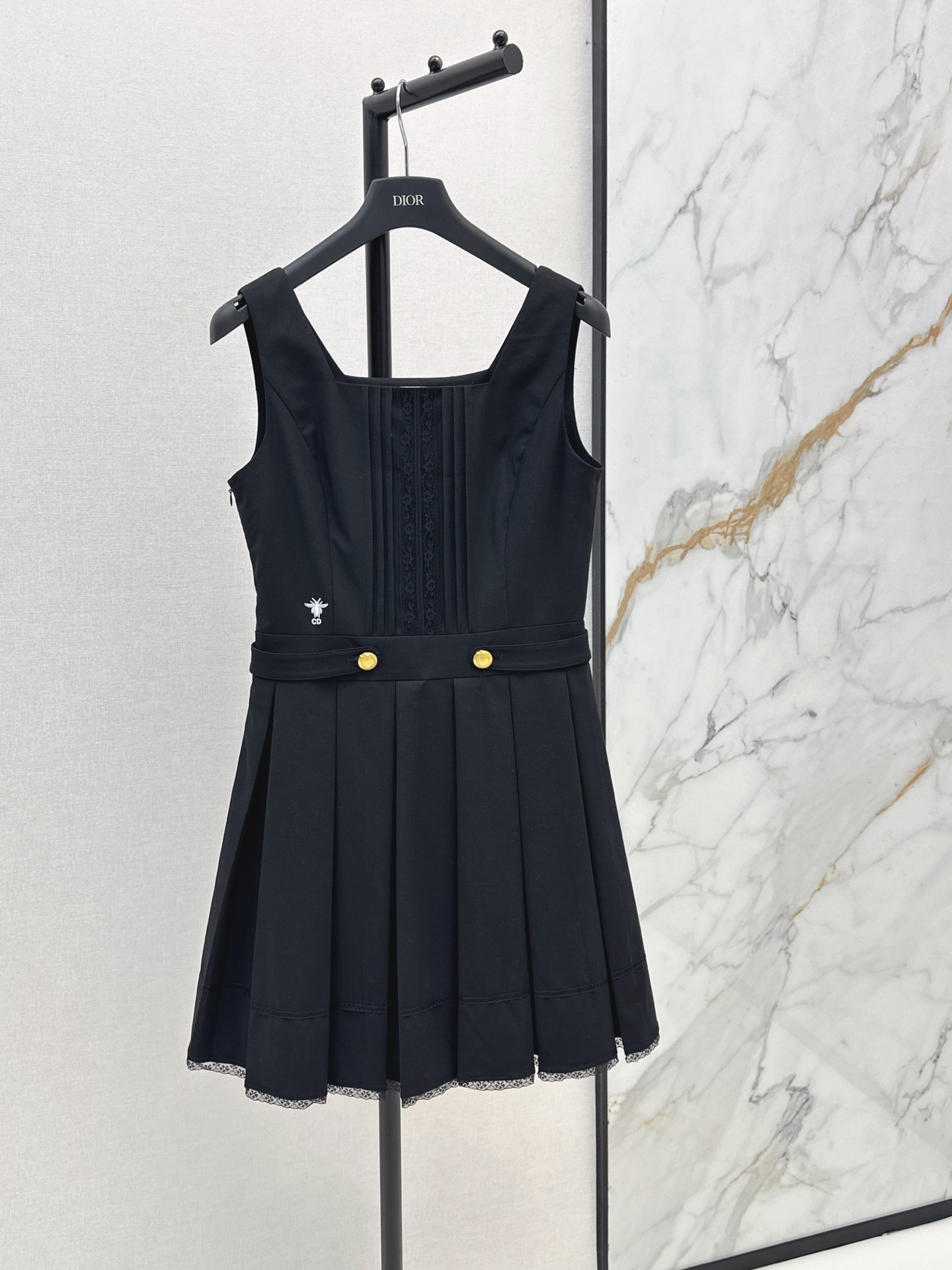 CD New embroidered sleeveless dress