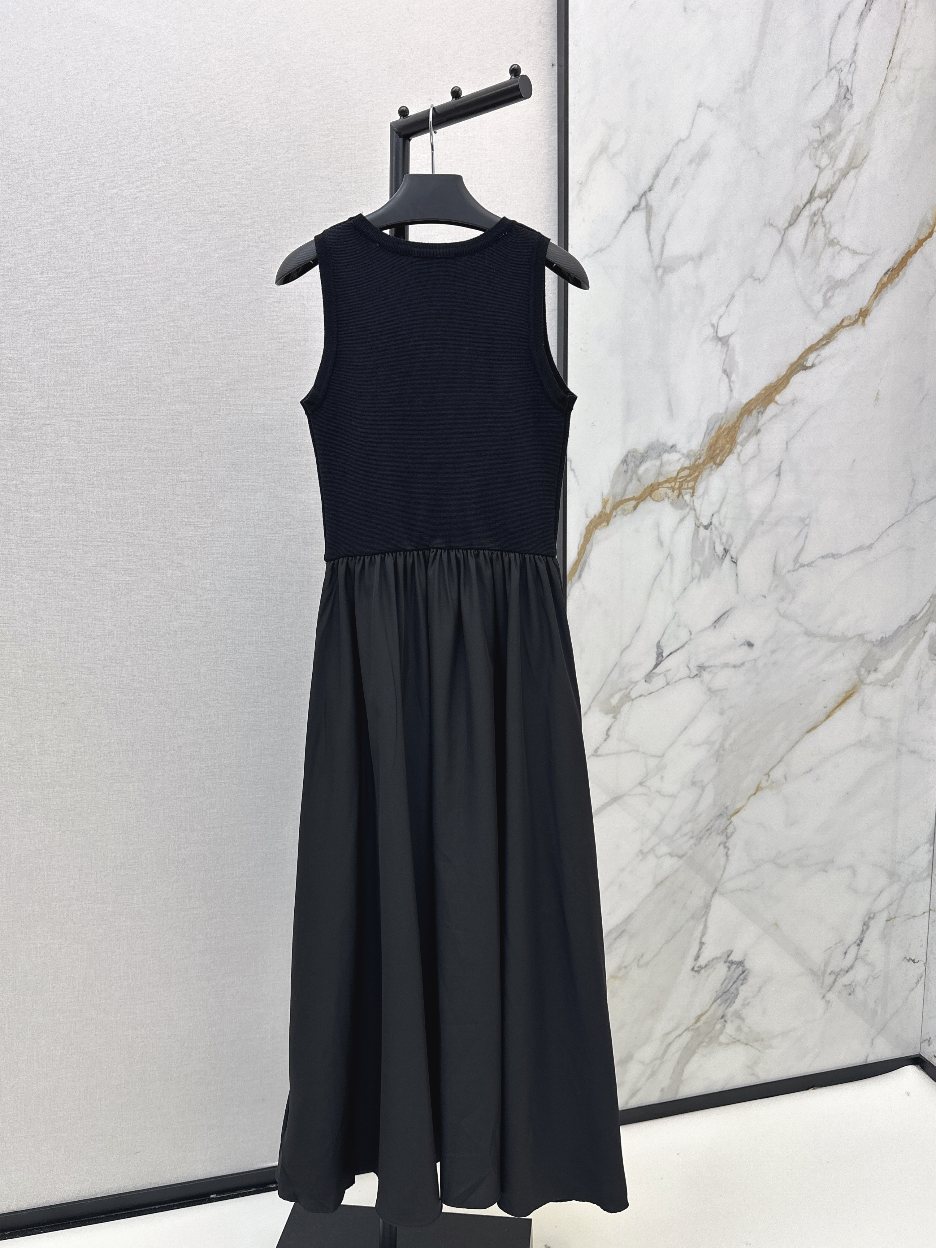 Pra New contract sleeveless dress