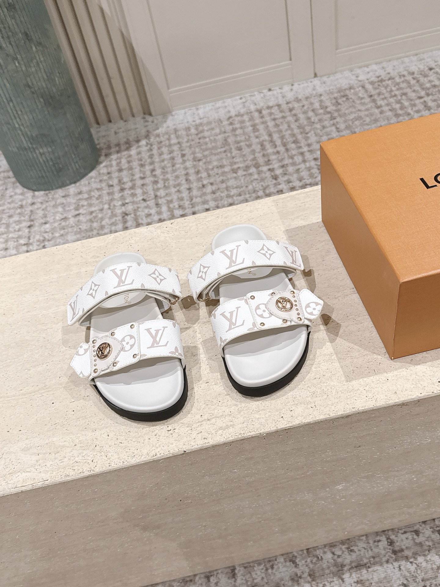 Louis New Double-strap flat sandals