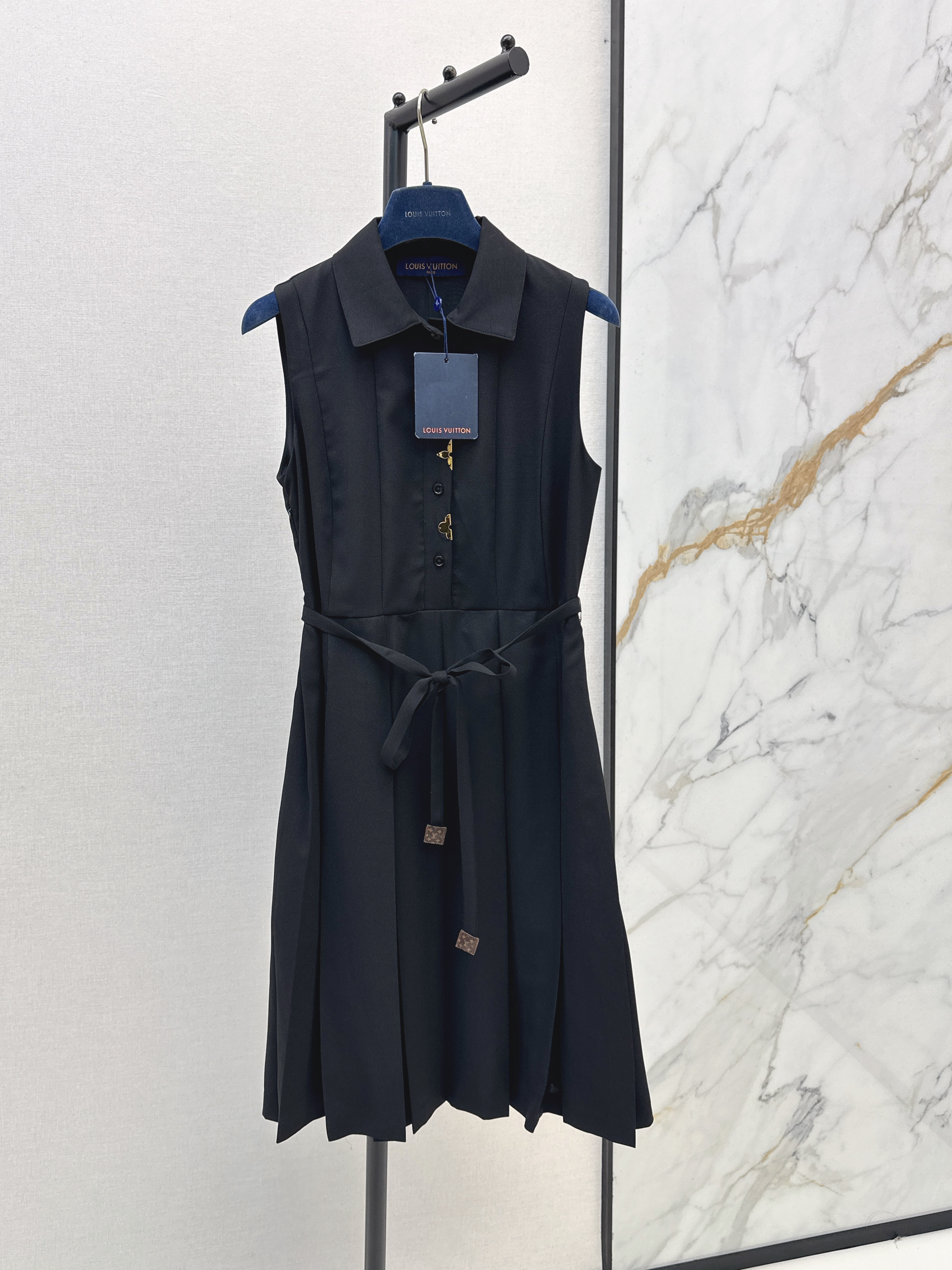 Louis New sleeveless dress