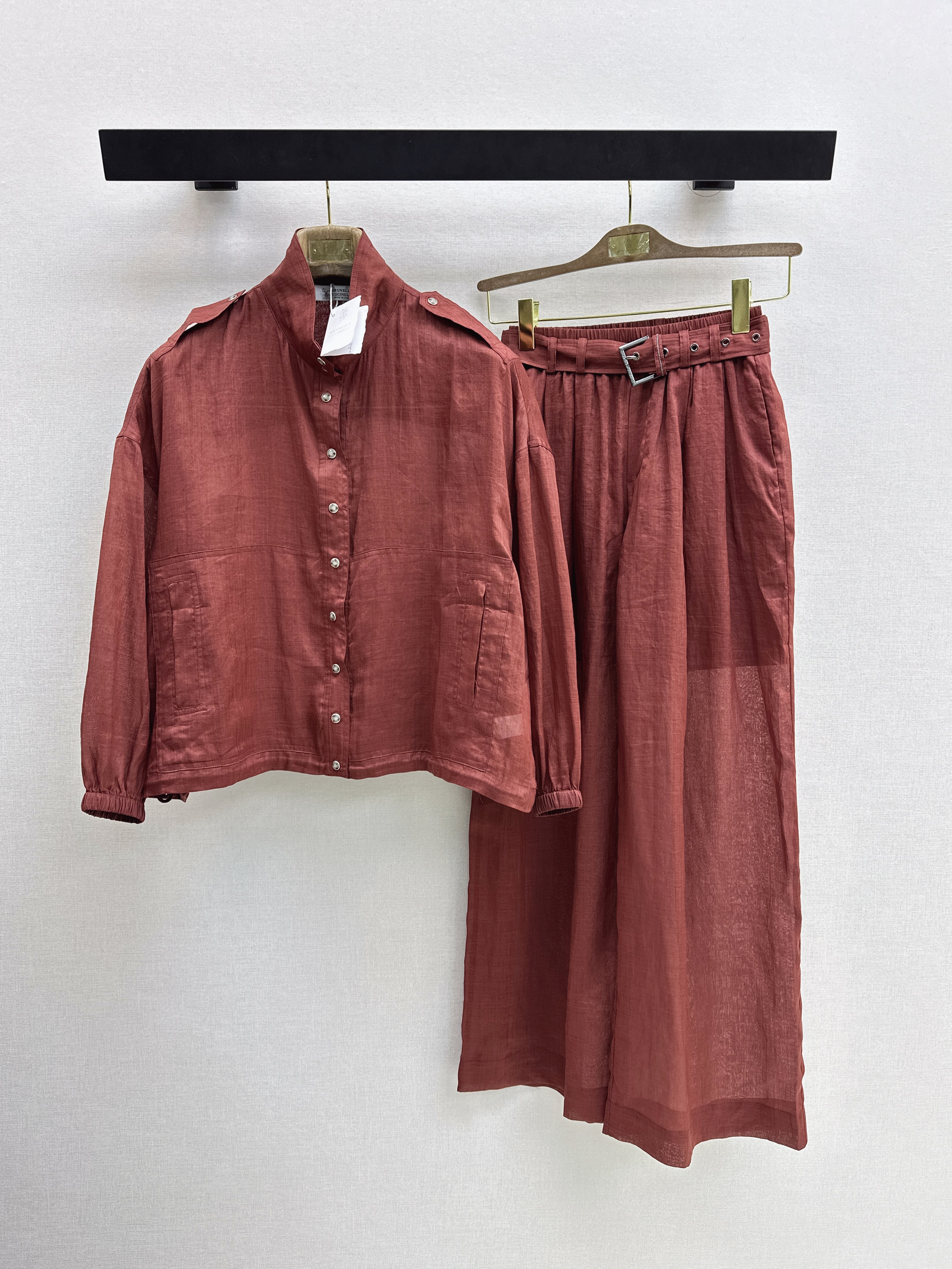 Brun New vacation-style outfit
