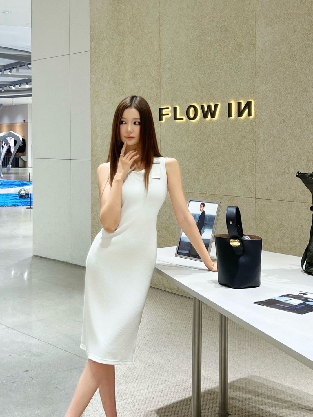 Loe New sleeveless knit dress