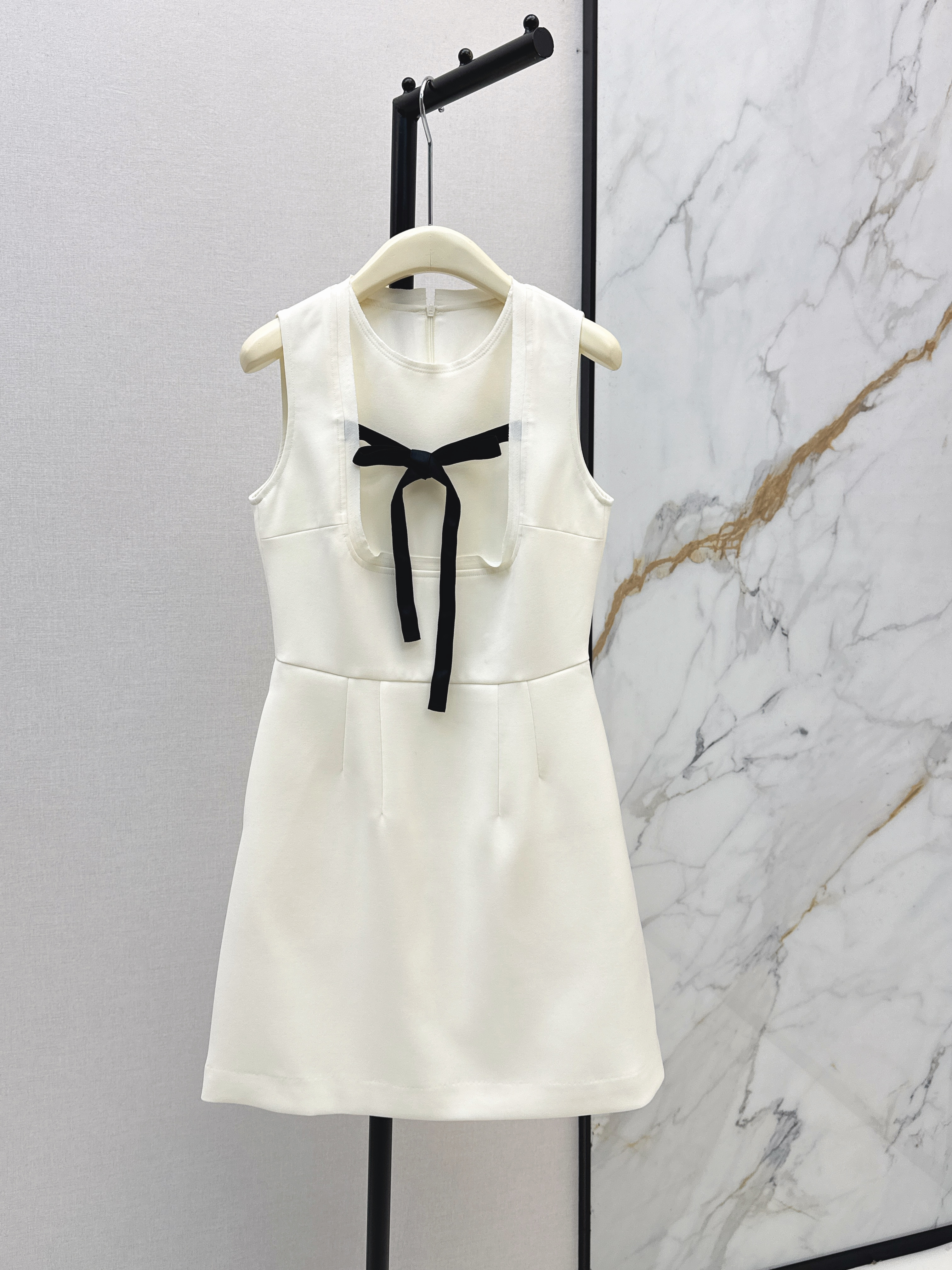 Pra New sleeveless bow dress