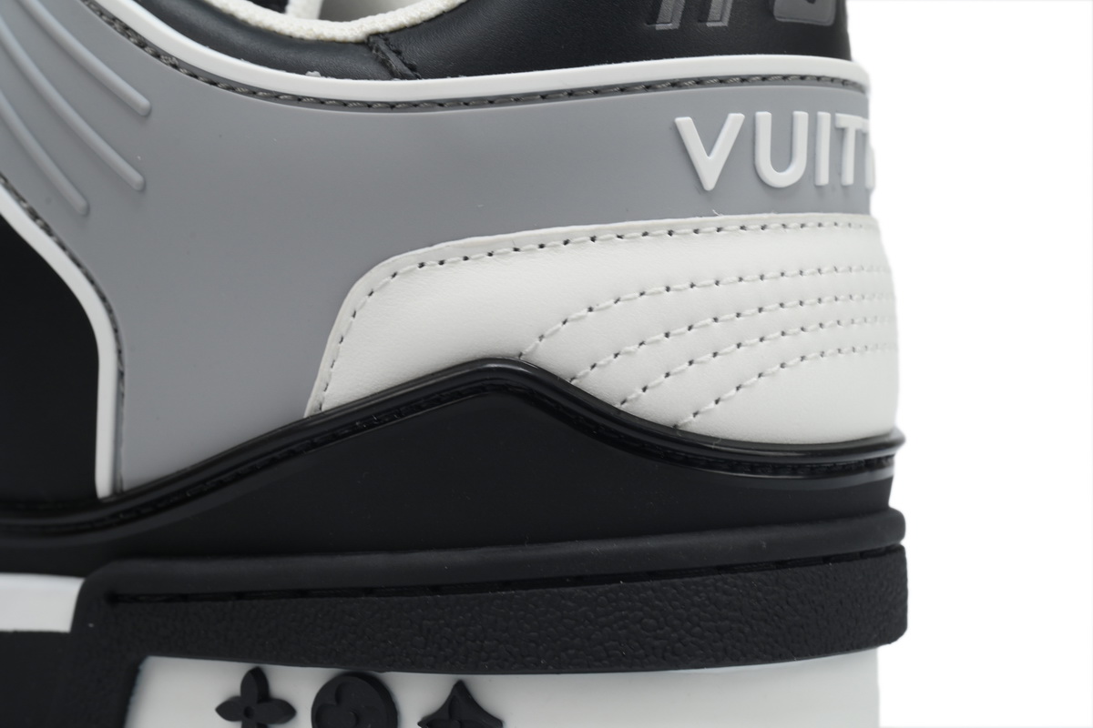 Pkkicks God Batch LOUIS VUITTON Trainer Black and gray