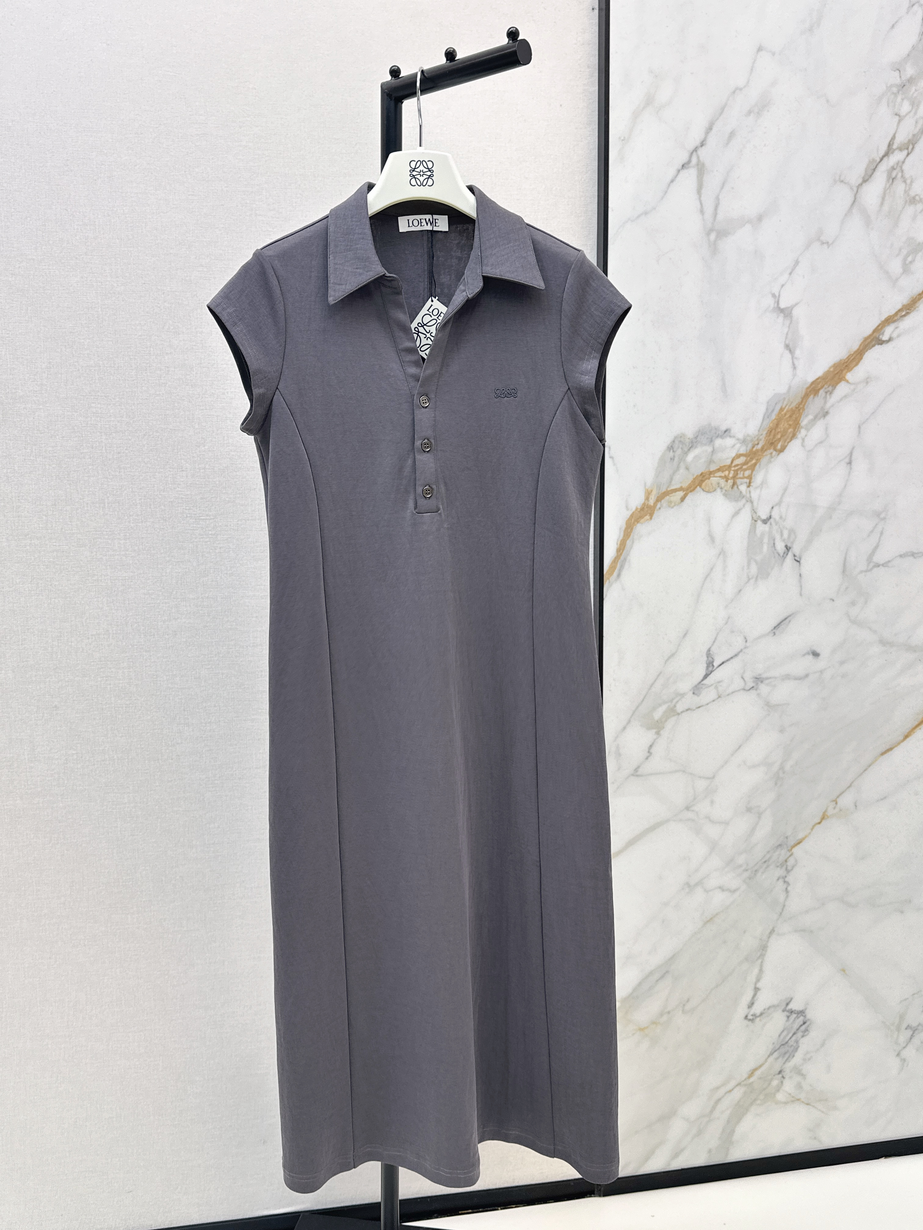 Loe New sleeveless dress