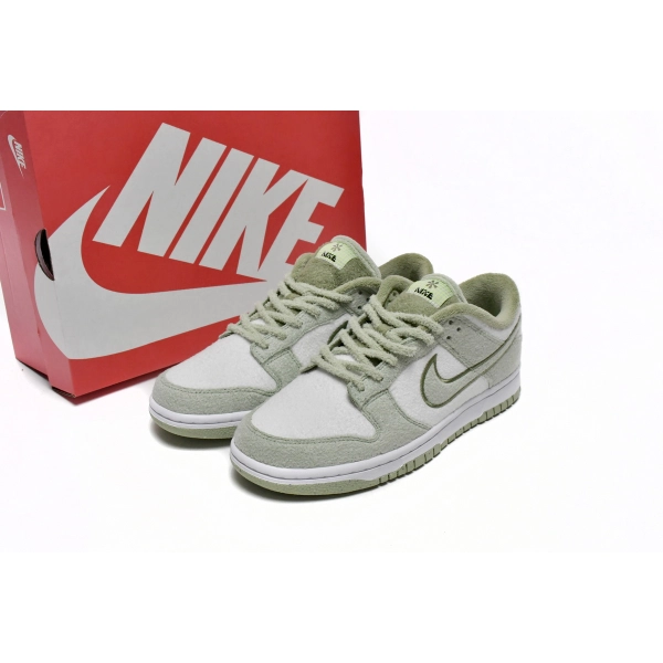 Dunk Low SE 