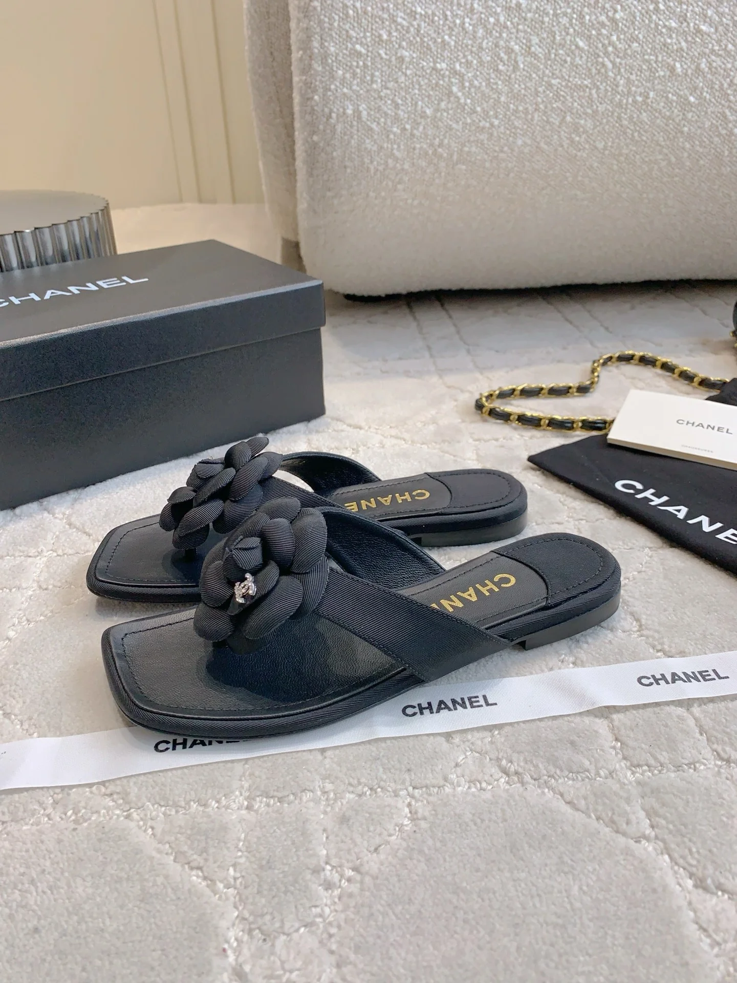 Chan New Thong sandals