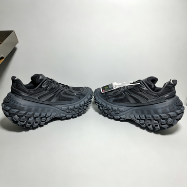 Balenciaga Defender Black 685613 W2RA6 1000