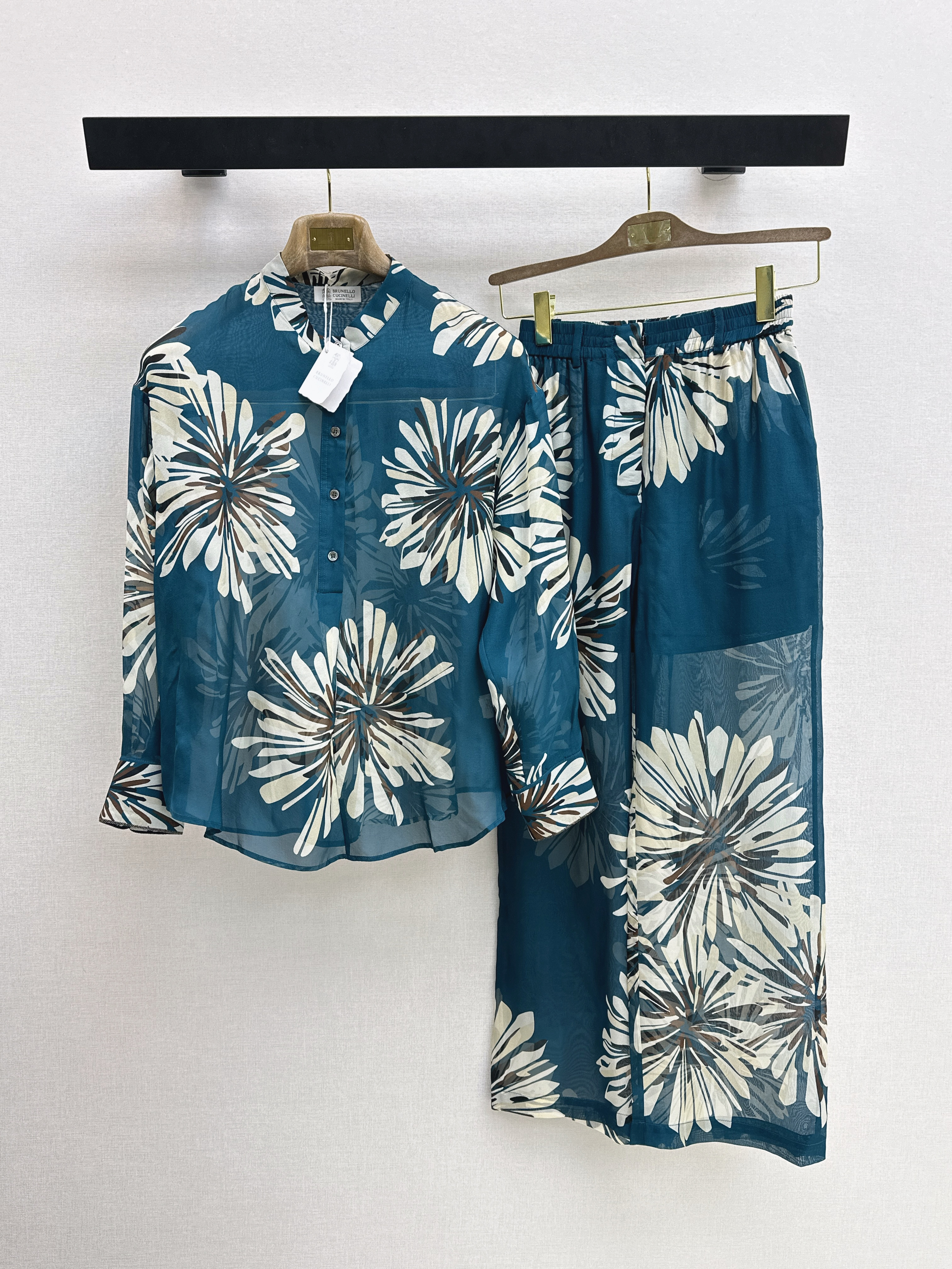 Brun New printed silk suit