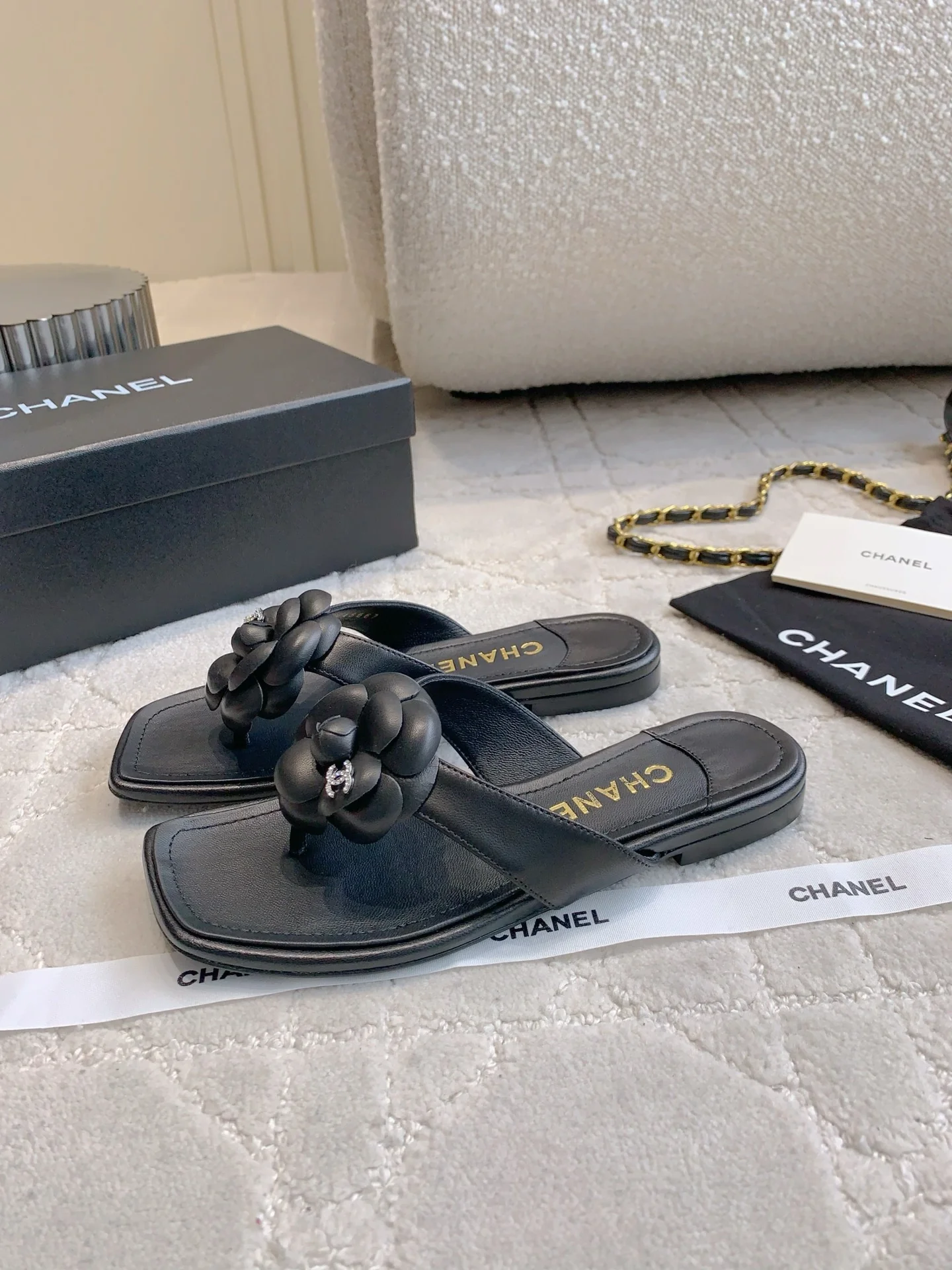 Chan New Thong sandals