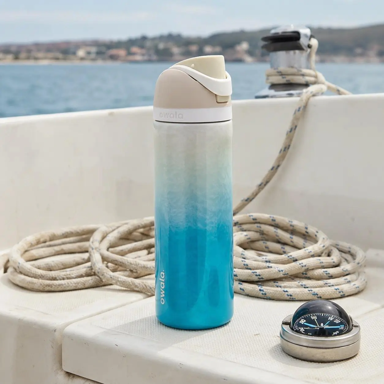FreeSip Sway Insulated Water Bottle with Straw – Ocean Blue Gradient