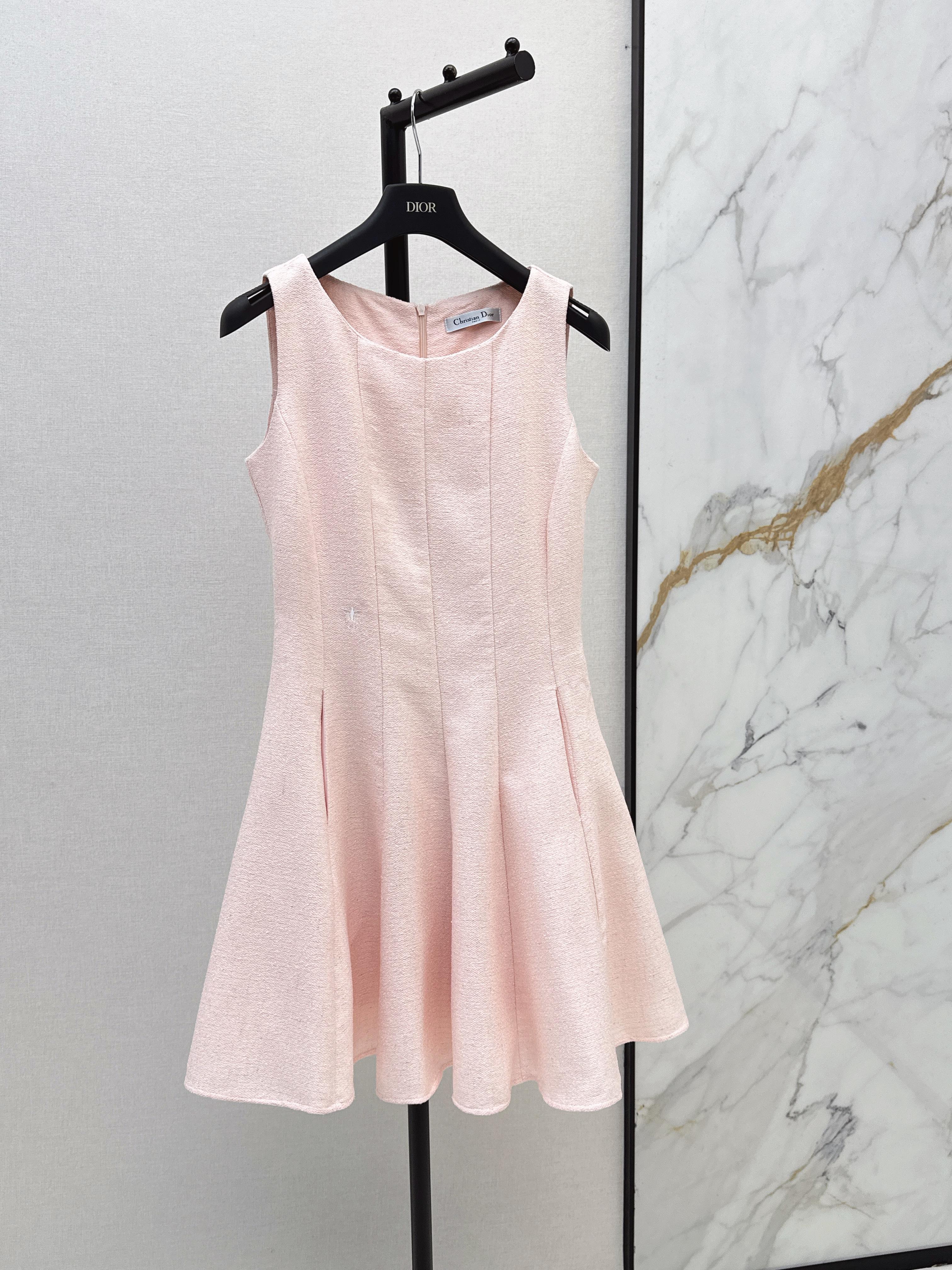 CD New sleeveless dress