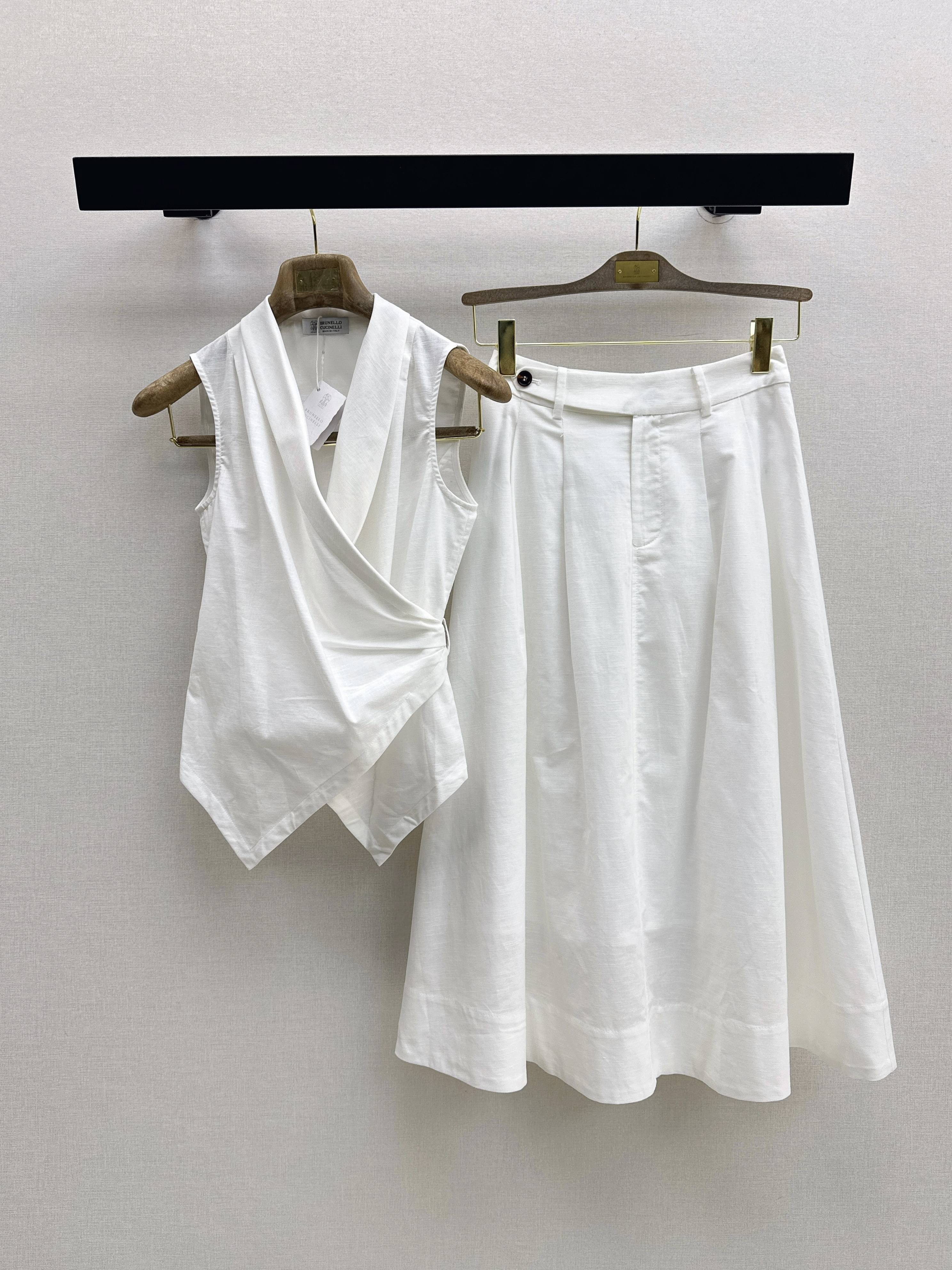 Brun New Fitted top+pleated skirt set
