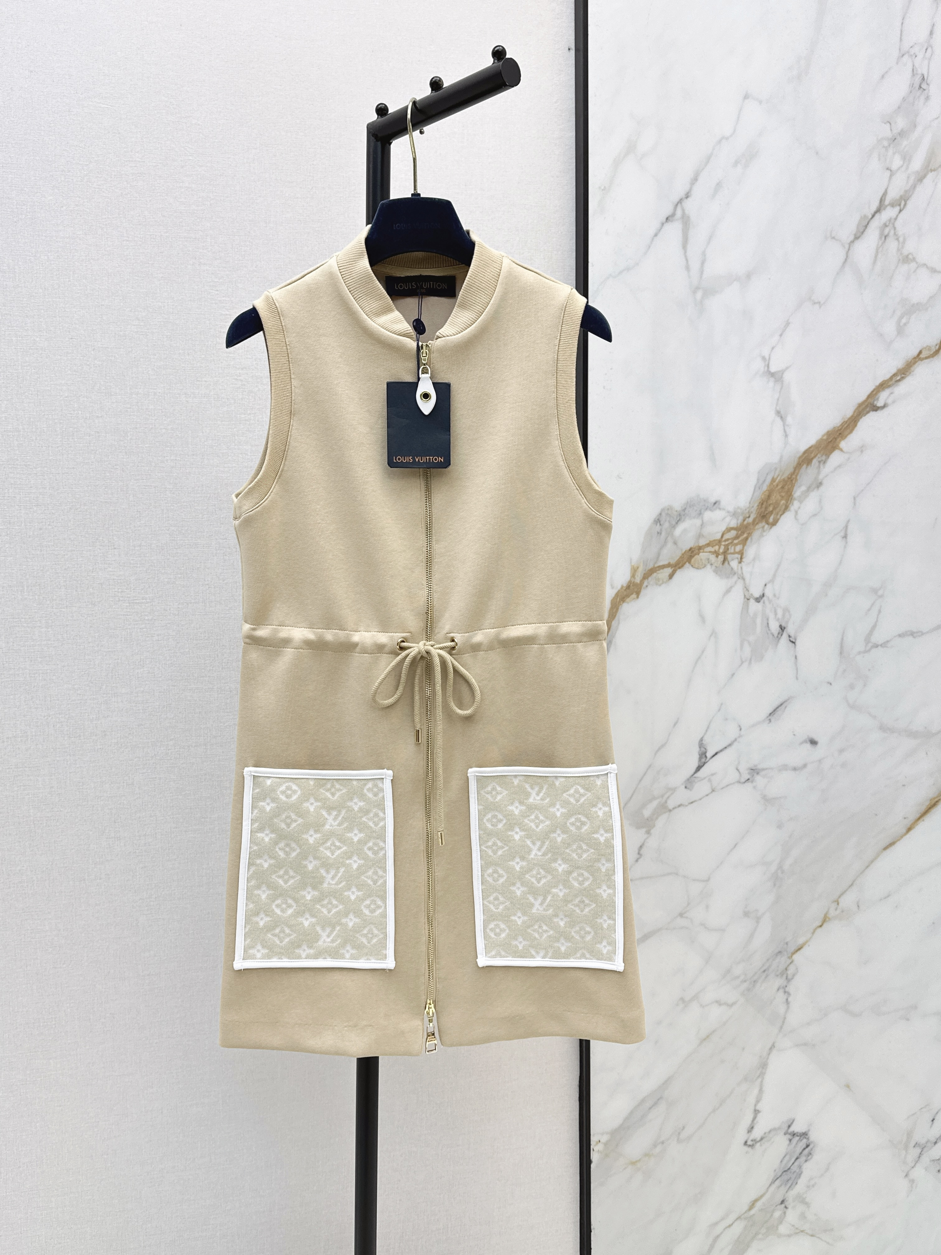Louis New sleeveless dress