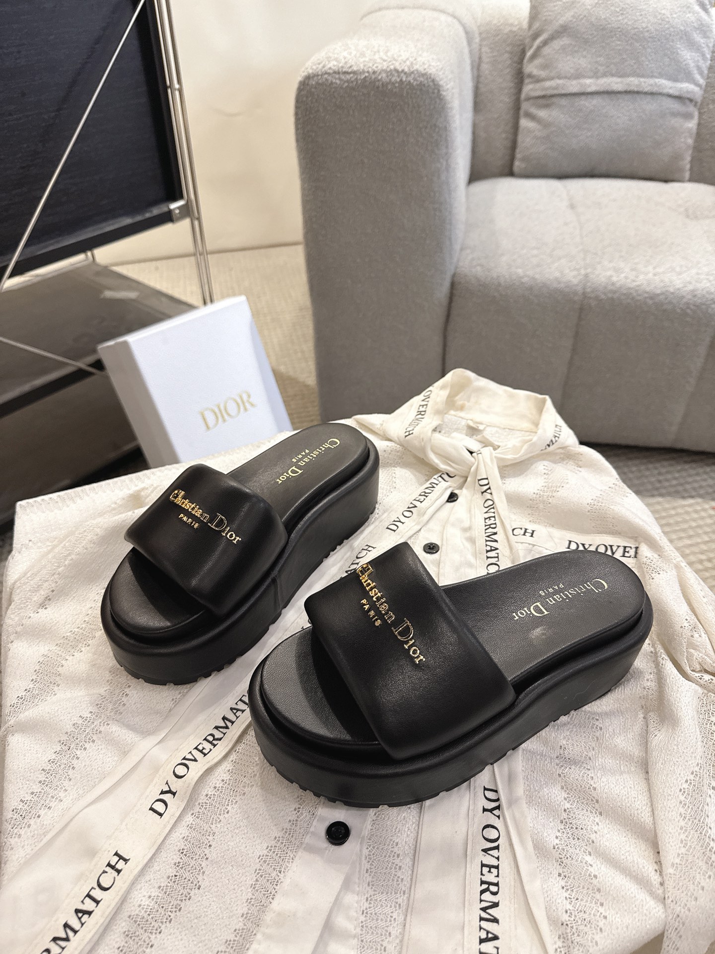 CD New sandals