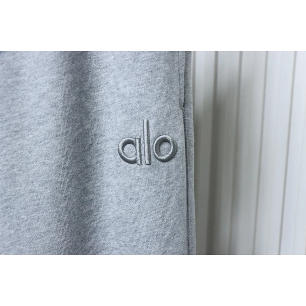 Alo Yoga Cuffed Sweatpants grey
