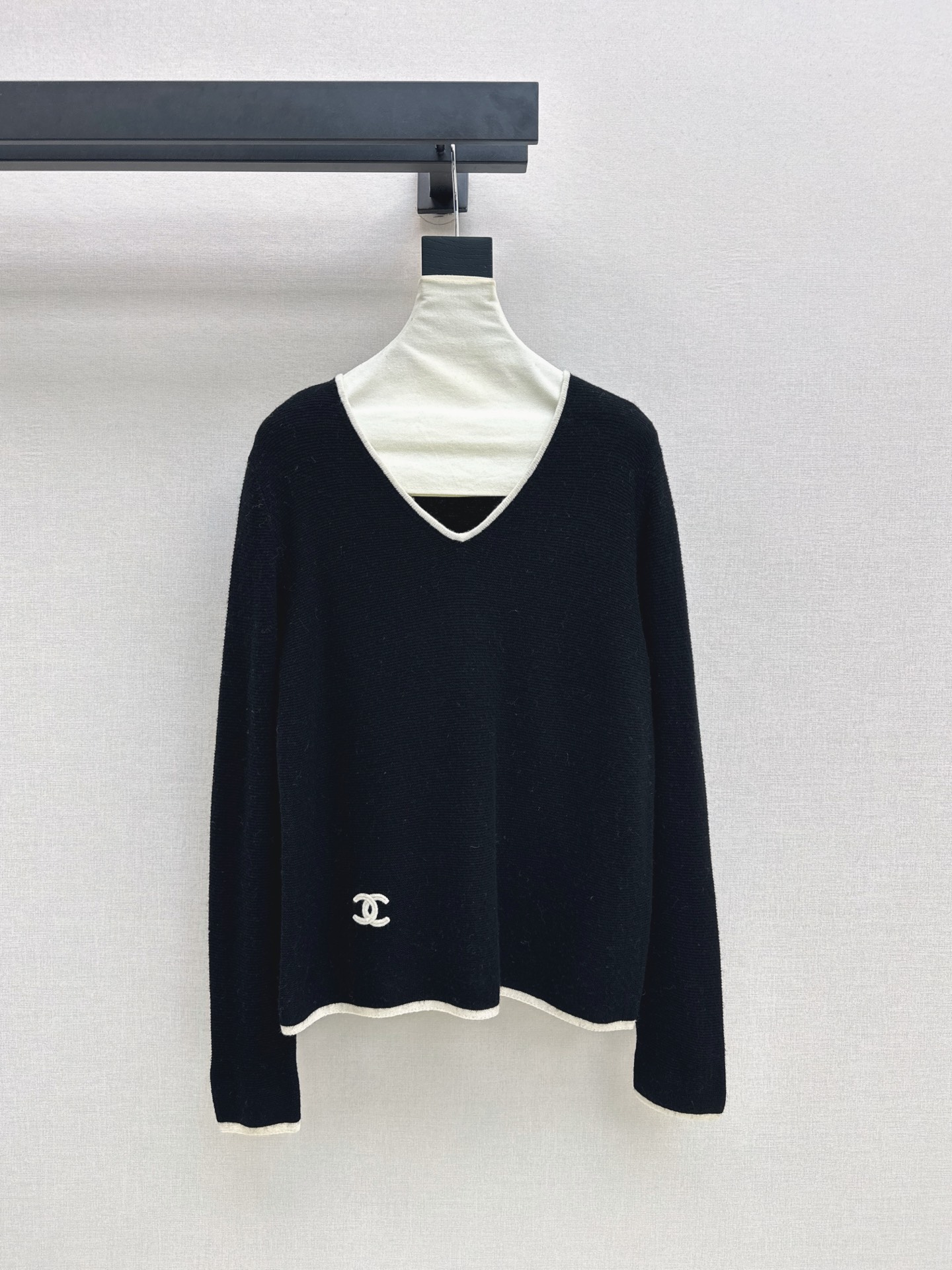 Chan New V-neck sweater