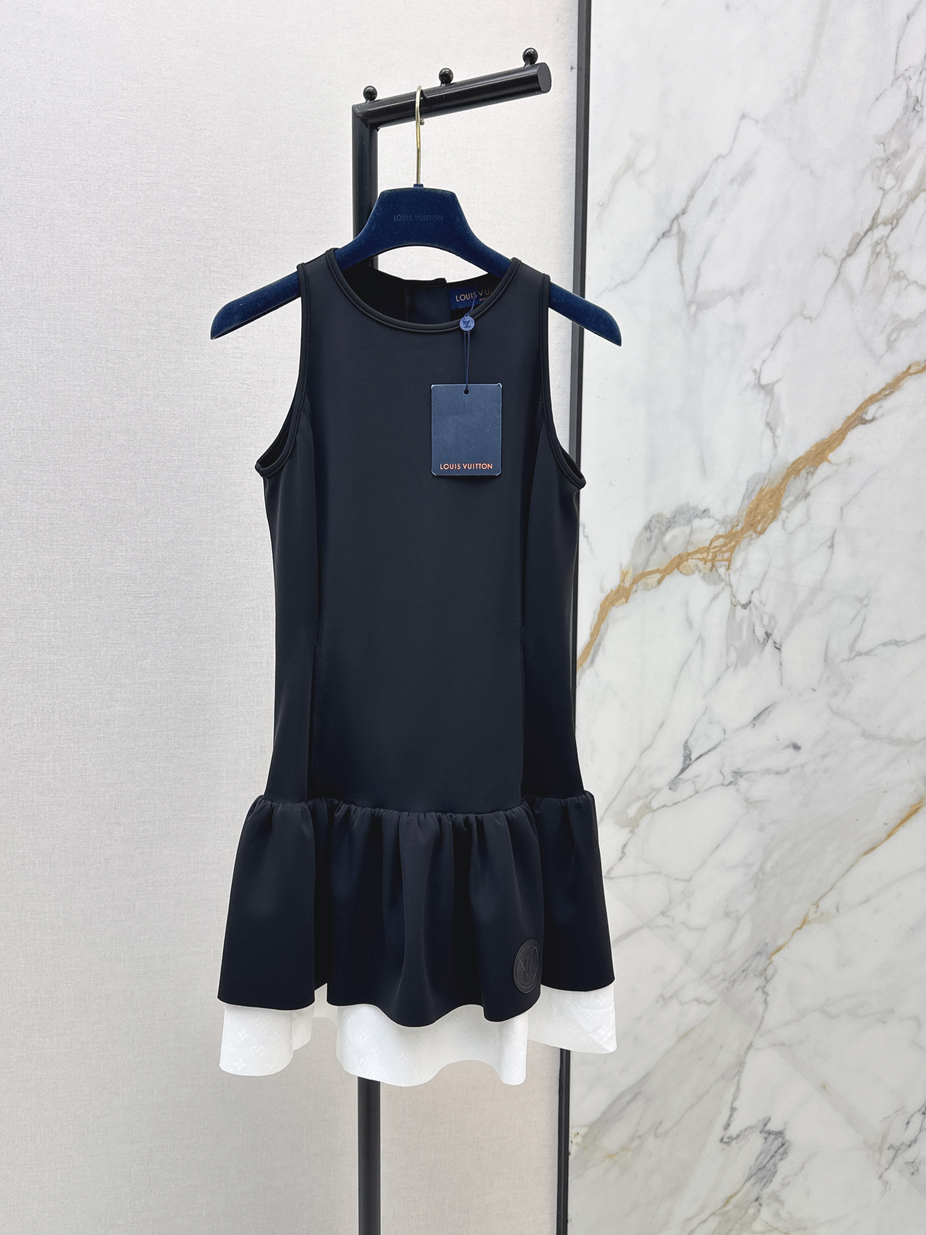 Louis New Sleeveless dress