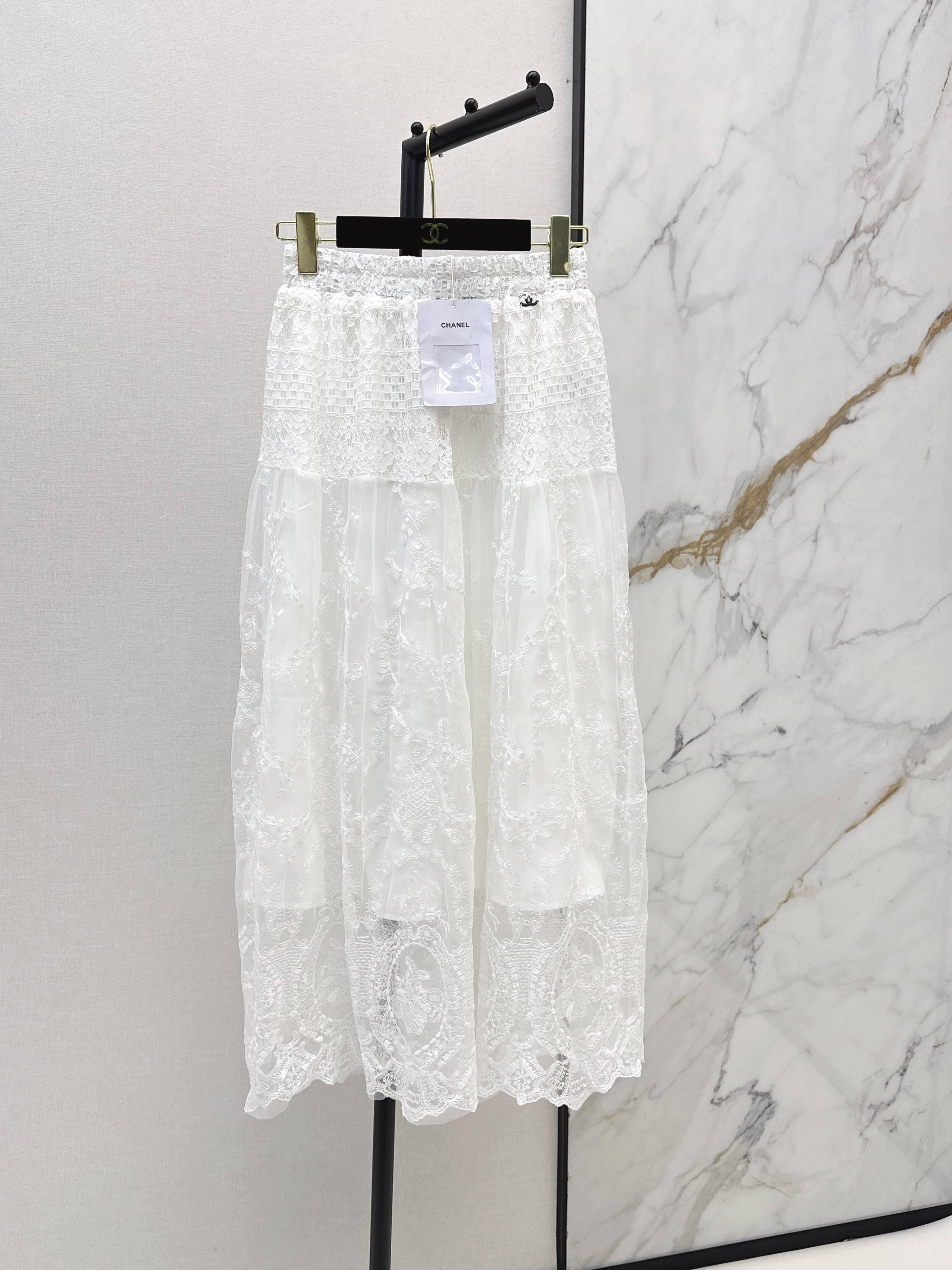 Chan New lace embroidered skirt