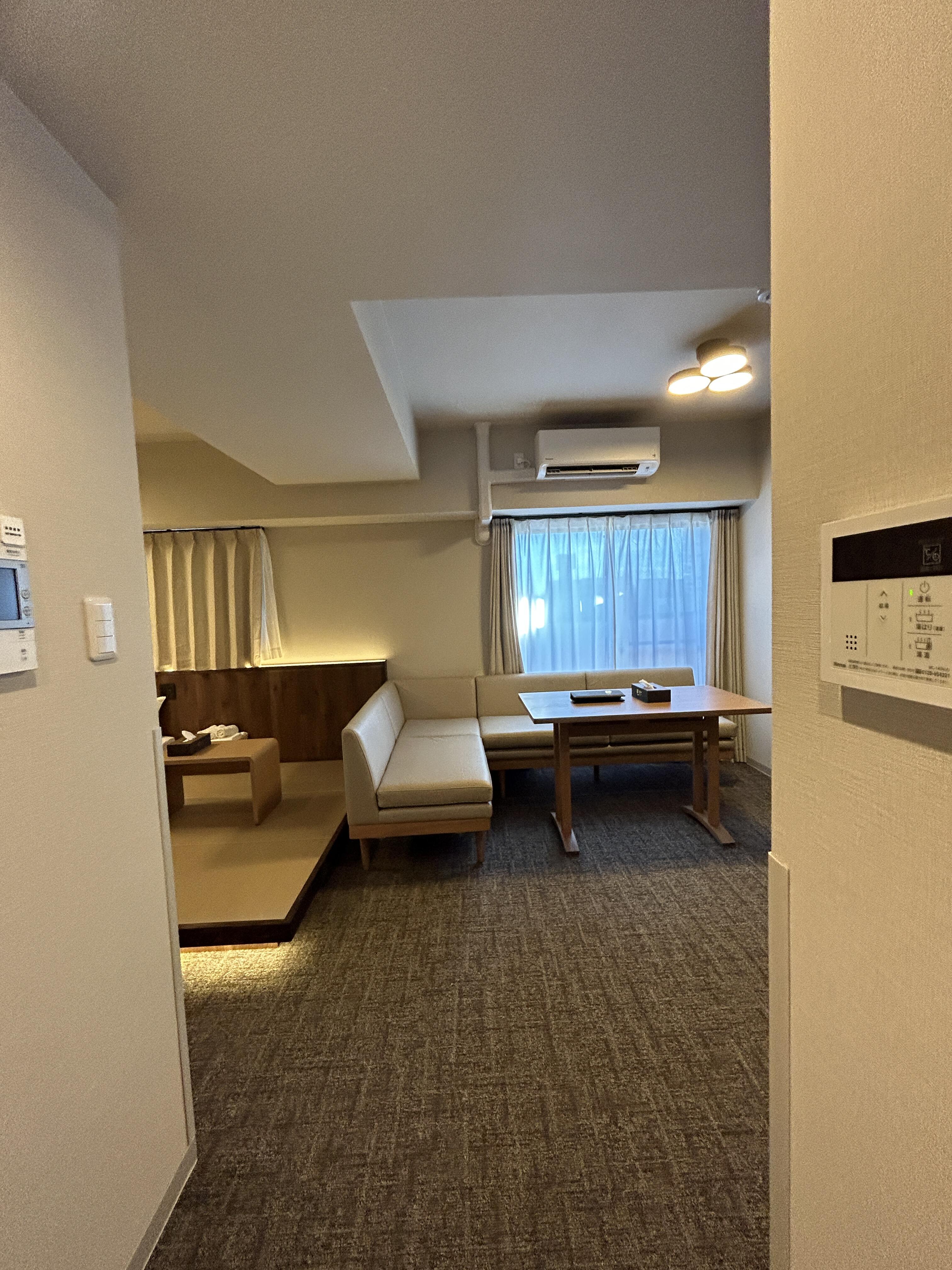 新 悅榕商旅 兩室一廳 兩張雙人床+1張單人床 可住5人
