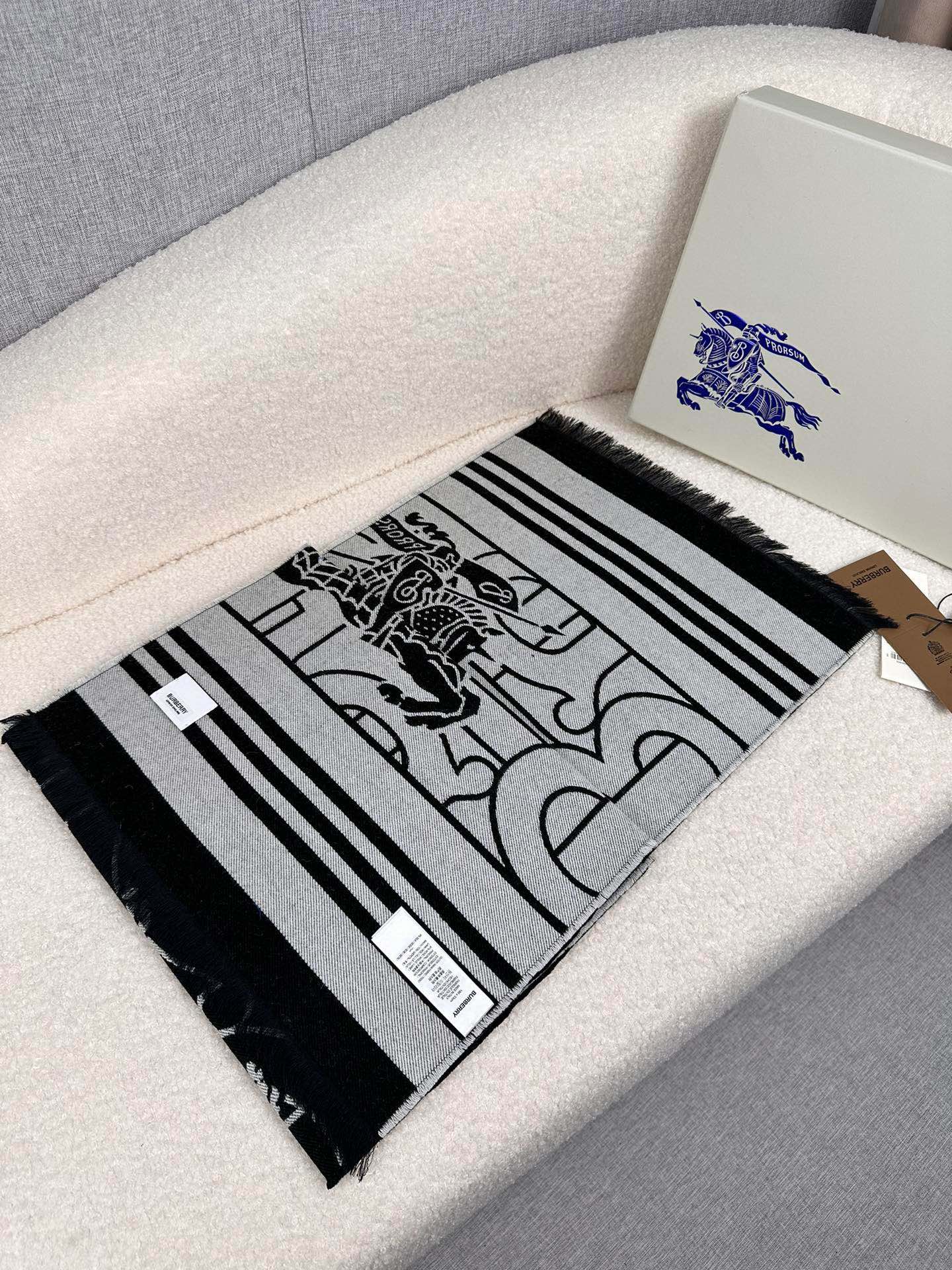 Bur new Cashmere scarf