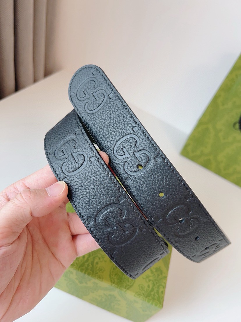 Gucci leather, it has a thick touch, with clear and distinct printed patterns. It is a fashionable and classic men's belt, a designer belt, a casual and smooth buckle belt for both women and men, with a width of 4.0 cm and with box Silver and gold