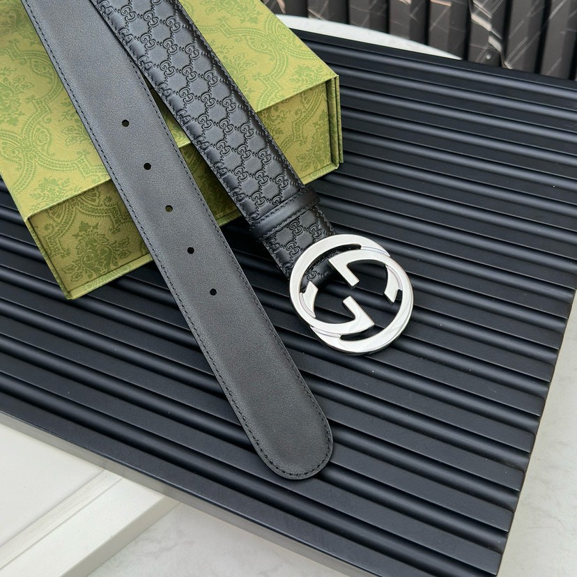 Gucci leather, it has a thick touch, with clear and distinct printed patterns. It is a fashionable and classic men's belt, a designer belt, a casual and smooth buckle belt for both women and men, with a width of 4.0 cm and a box