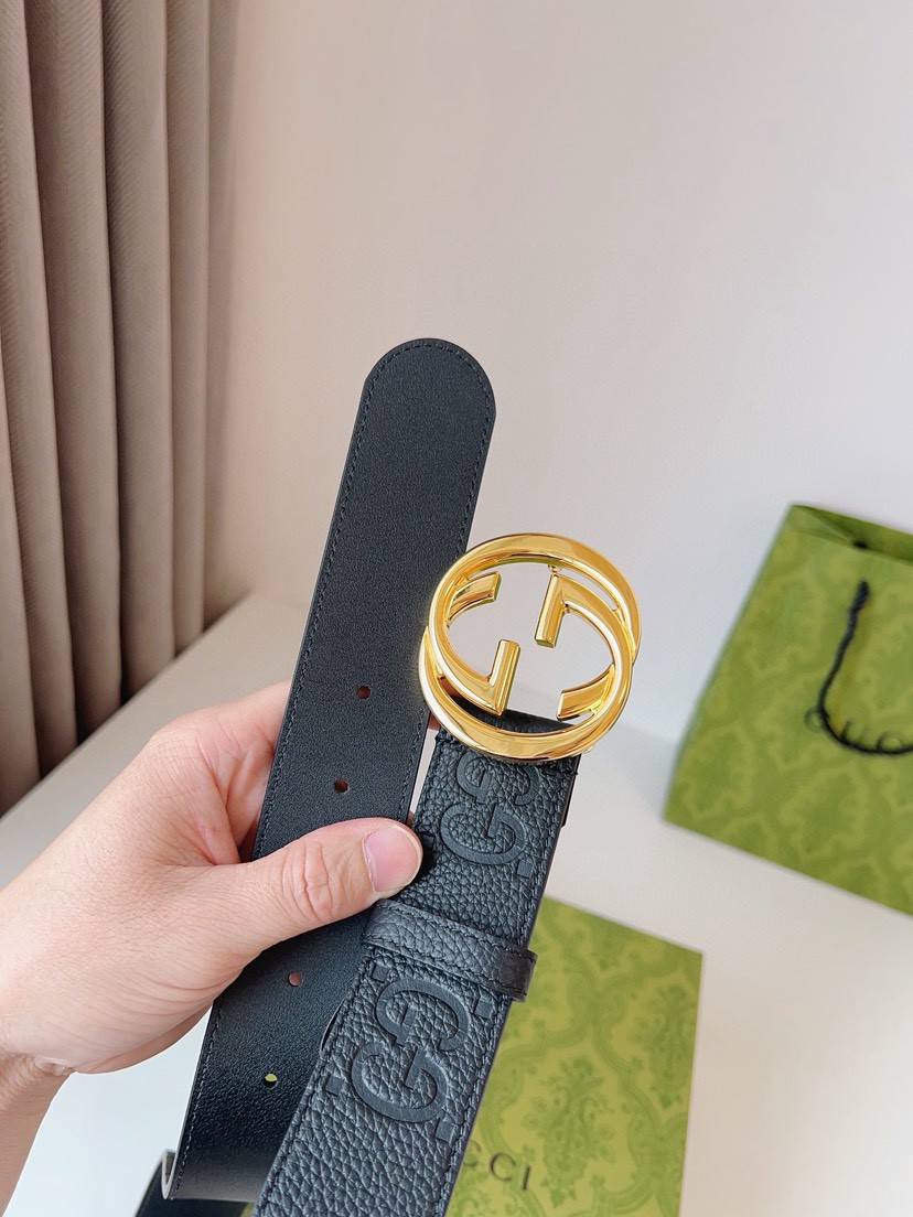 Gucci leather, it has a thick touch, with clear and distinct printed patterns. It is a fashionable and classic men's belt, a designer belt, a casual and smooth buckle belt for both women and men, with a width of 4.0 cm and with box Silver and gold