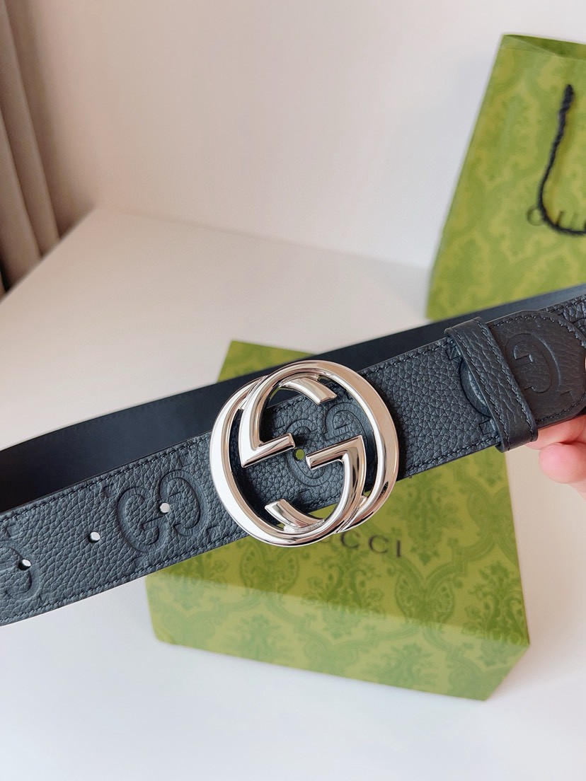 Gucci leather, it has a thick touch, with clear and distinct printed patterns. It is a fashionable and classic men's belt, a designer belt, a casual and smooth buckle belt for both women and men, with a width of 4.0 cm and with box Silver and gold