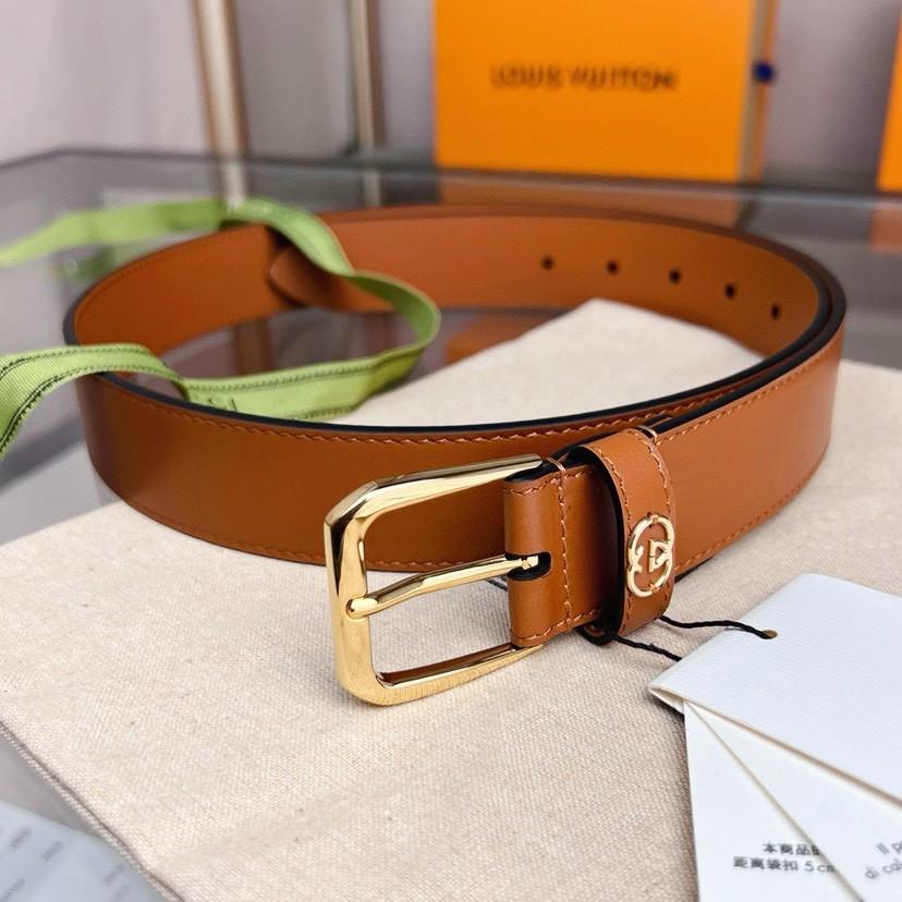 Gucci leather, it has a thick touch. It is a fashionable and classic men's belt, a designer belt, a casual and smooth buckle belt for both women and men, with a width of 3.5 cm and a box