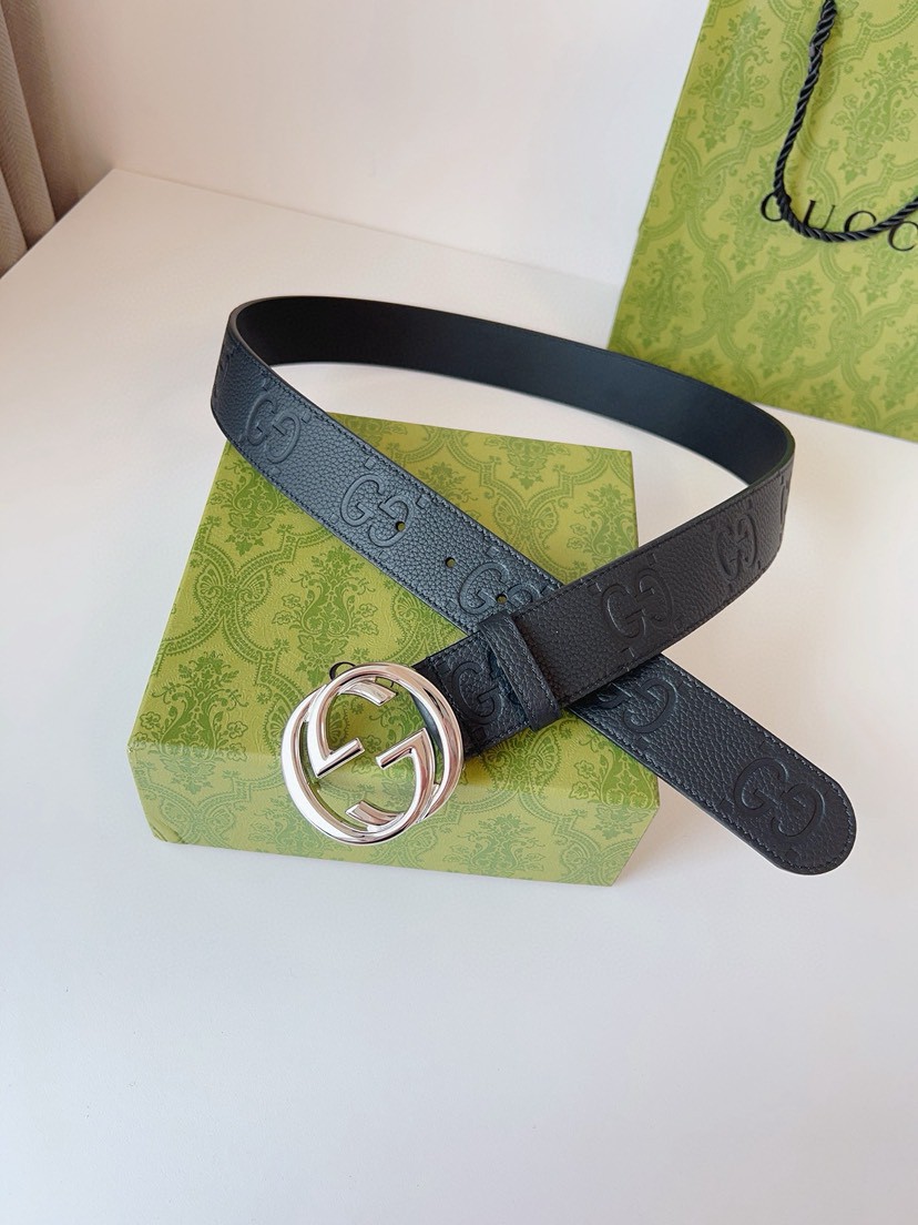 Gucci leather, it has a thick touch, with clear and distinct printed patterns. It is a fashionable and classic men's belt, a designer belt, a casual and smooth buckle belt for both women and men, with a width of 4.0 cm and with box Silver and gold
