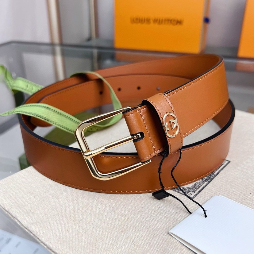 Gucci leather, it has a thick touch. It is a fashionable and classic men's belt, a designer belt, a casual and smooth buckle belt for both women and men, with a width of 3.5 cm and a box