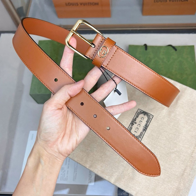 Gucci leather, it has a thick touch. It is a fashionable and classic men's belt, a designer belt, a casual and smooth buckle belt for both women and men, with a width of 3.5 cm and a box