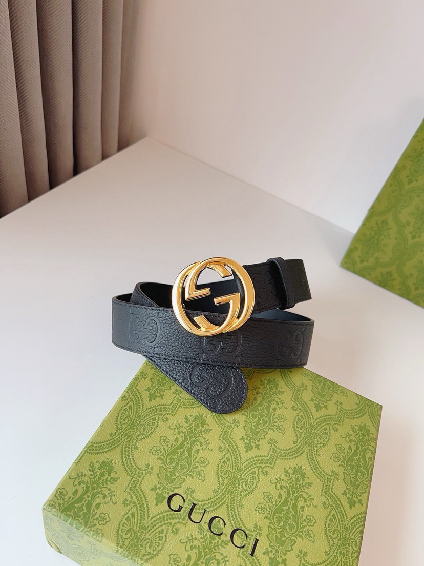 Gucci leather, it has a thick touch, with clear and distinct printed patterns. It is a fashionable and classic men's belt, a designer belt, a casual and smooth buckle belt for both women and men, with a width of 4.0 cm and with box Silver and gold