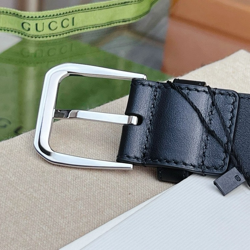 Gucci leather, it has a thick touch. It is a fashionable and classic men's belt, a designer belt, a casual and smooth buckle belt for both women and men, with a width of 3.5 cm and a box