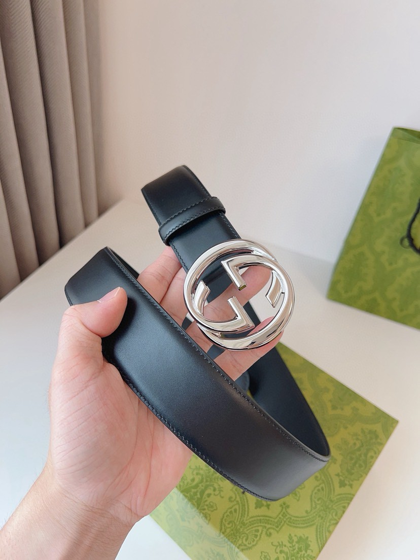 Gucci leather, it has a thick touch. It is a fashionable and classic men's belt, a designer belt, a casual and smooth buckle belt for both women and men, with a width of 4.0 cm and with box Silver and gold