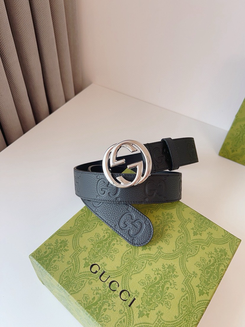 Gucci leather, it has a thick touch, with clear and distinct printed patterns. It is a fashionable and classic men's belt, a designer belt, a casual and smooth buckle belt for both women and men, with a width of 4.0 cm and with box Silver and gold