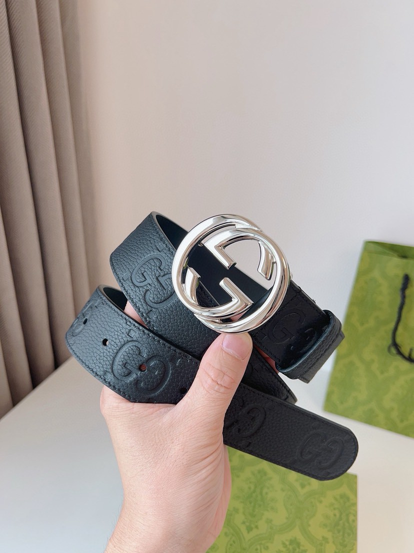 Gucci leather, it has a thick touch, with clear and distinct printed patterns. It is a fashionable and classic men's belt, a designer belt, a casual and smooth buckle belt for both women and men, with a width of 4.0 cm and with box Silver and gold