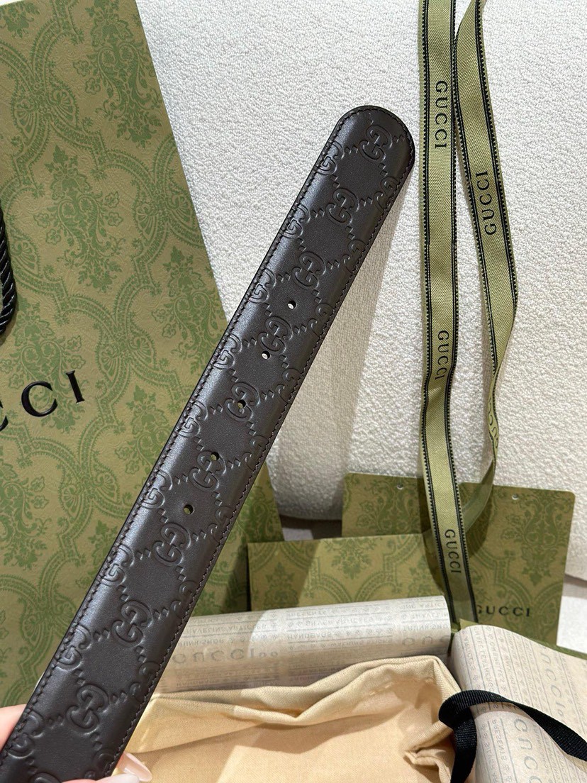 Gucci leather, it has a thick touch, with clear and distinct printed patterns. It is a fashionable and classic men's belt, a designer belt, a casual and smooth buckle belt for both women and men, with a width of 4.0 cm and with box black