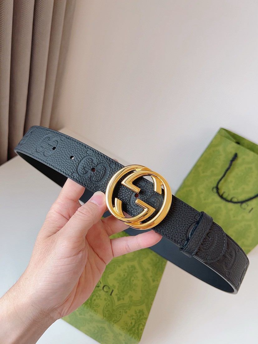 Gucci leather, it has a thick touch, with clear and distinct printed patterns. It is a fashionable and classic men's belt, a designer belt, a casual and smooth buckle belt for both women and men, with a width of 4.0 cm and with box Silver and gold