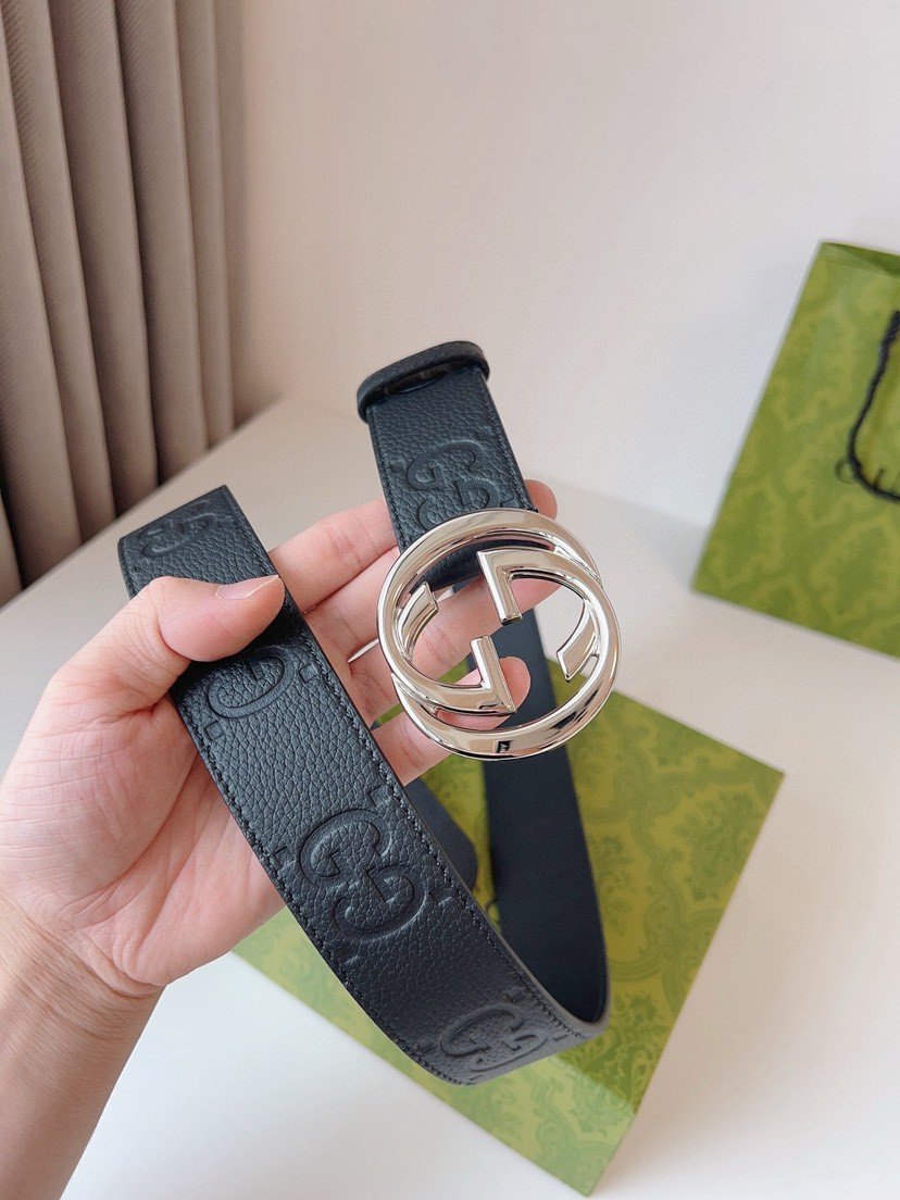 Gucci leather, it has a thick touch, with clear and distinct printed patterns. It is a fashionable and classic men's belt, a designer belt, a casual and smooth buckle belt for both women and men, with a width of 4.0 cm and with box Silver and gold