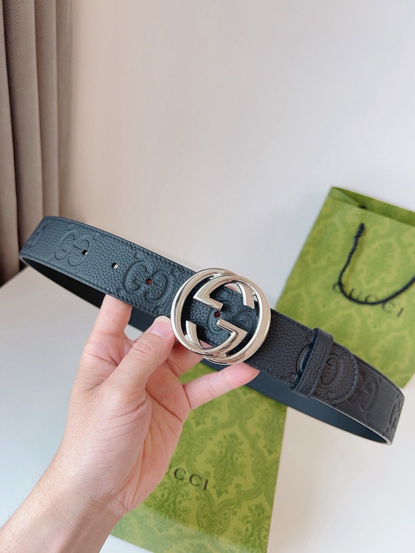 Gucci leather, it has a thick touch, with clear and distinct printed patterns. It is a fashionable and classic men's belt, a designer belt, a casual and smooth buckle belt for both women and men, with a width of 4.0 cm and with box Silver and gold
