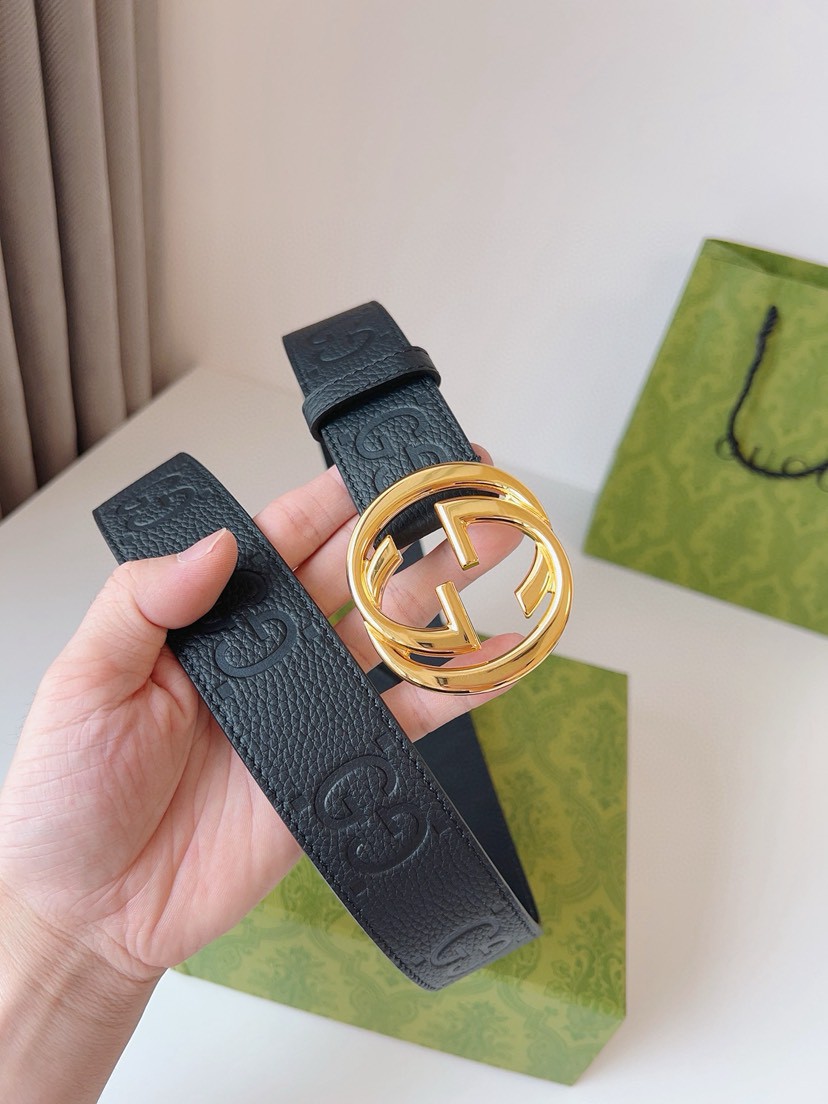 Gucci leather, it has a thick touch, with clear and distinct printed patterns. It is a fashionable and classic men's belt, a designer belt, a casual and smooth buckle belt for both women and men, with a width of 4.0 cm and with box Silver and gold