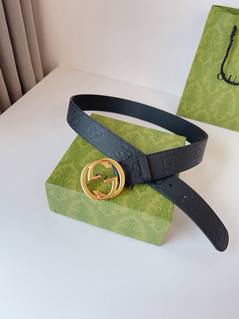 Gucci leather, it has a thick touch, with clear and distinct printed patterns. It is a fashionable and classic men's belt, a designer belt, a casual and smooth buckle belt for both women and men, with a width of 4.0 cm and with box Silver and gold