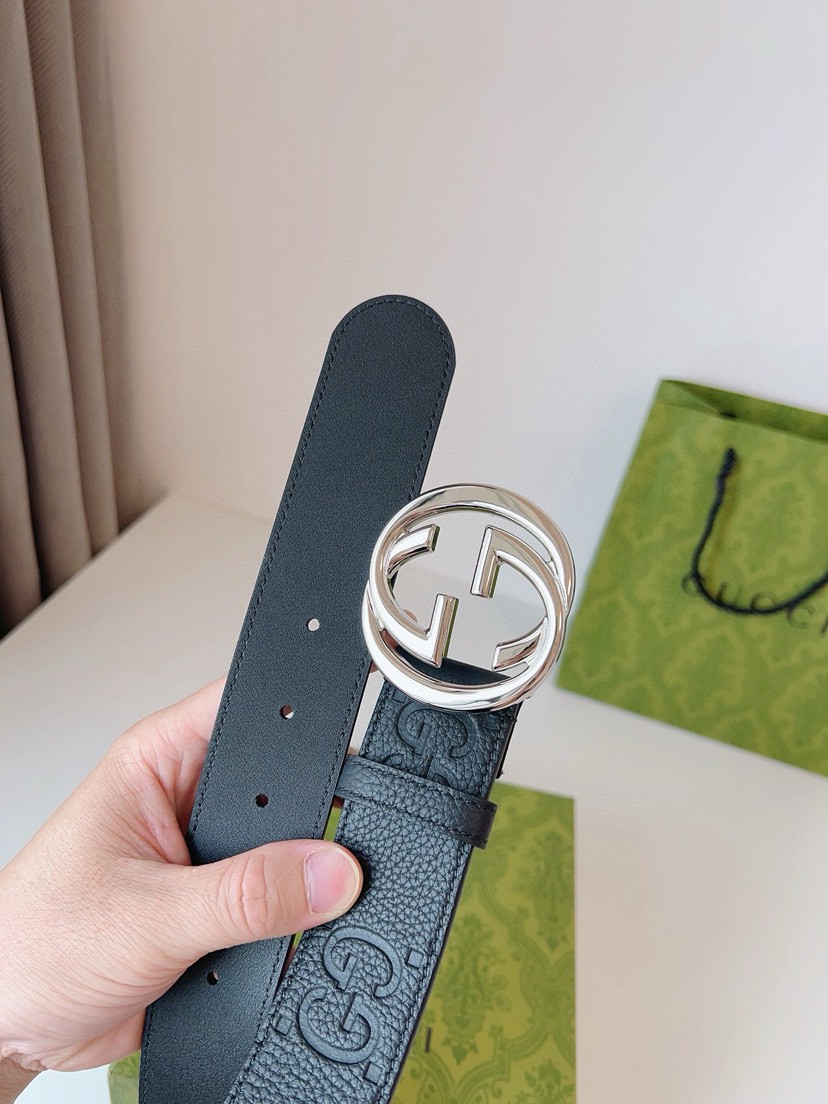 Gucci leather, it has a thick touch, with clear and distinct printed patterns. It is a fashionable and classic men's belt, a designer belt, a casual and smooth buckle belt for both women and men, with a width of 4.0 cm and with box Silver and gold