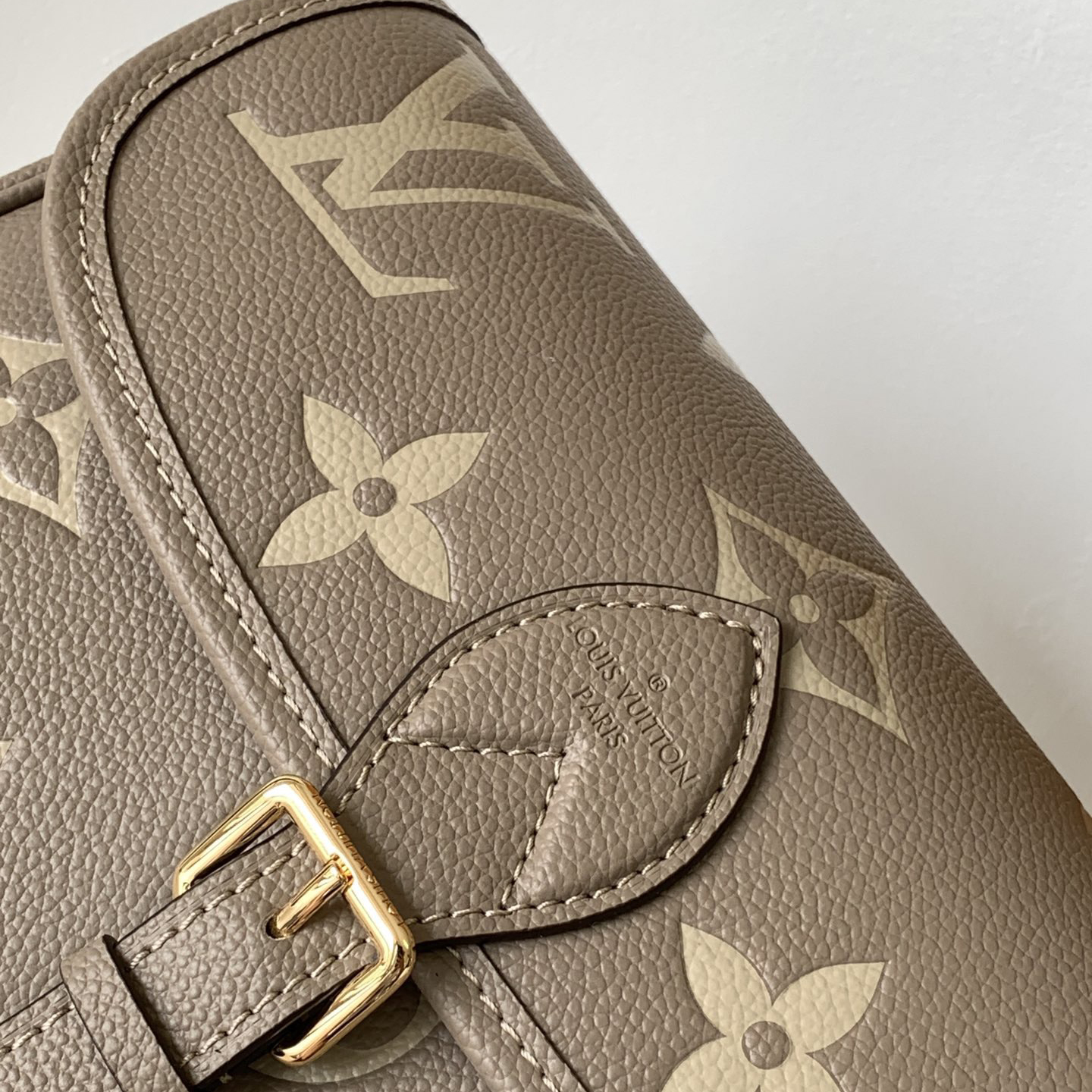 LV Top quality Hot Luxurys Designer Women Messenger Evening Bags Fashion Womens Shoulder Bag Lady Totes Purse Handbags Female Backpack Wallet Female wallet