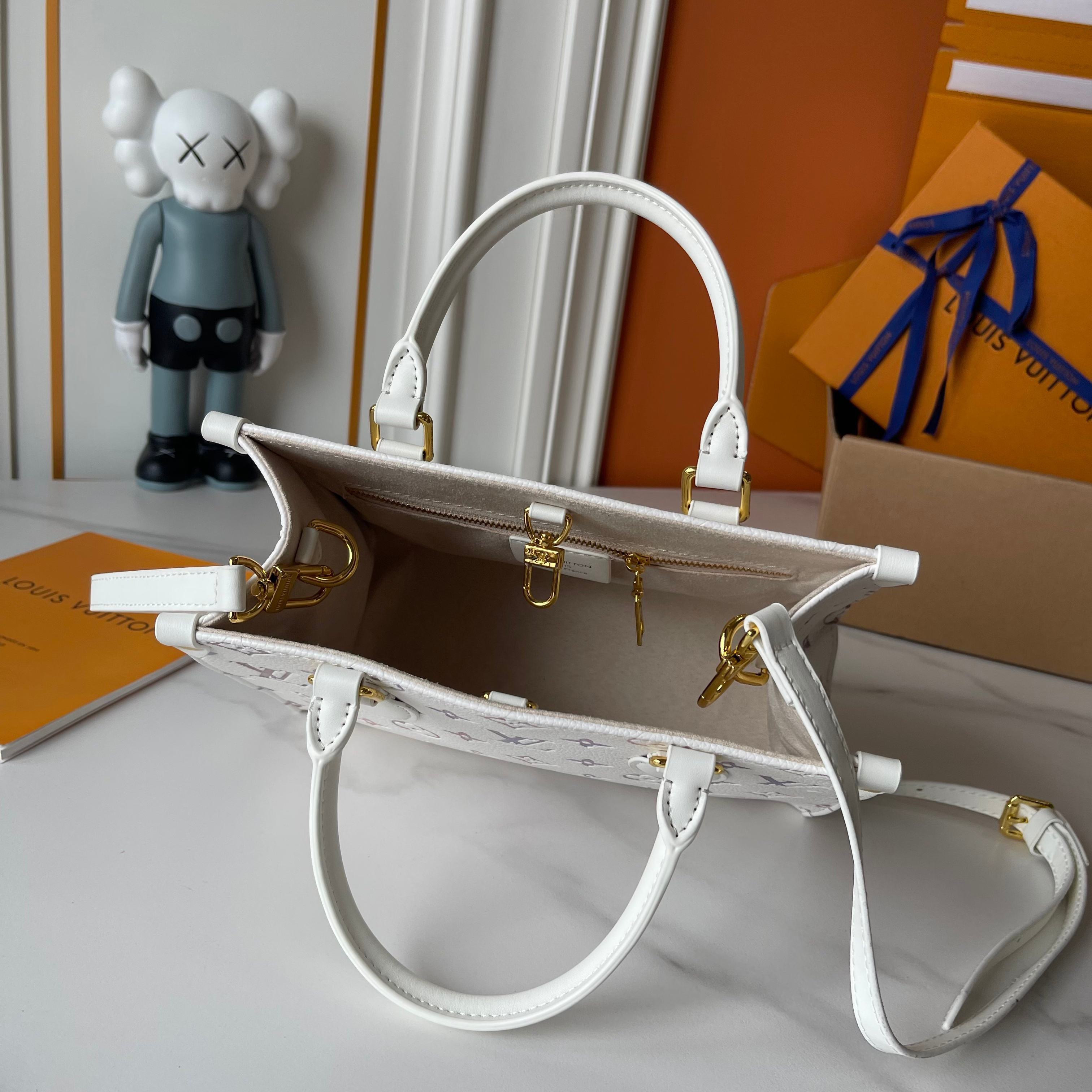 LV Designer bag Shoulder Bag Luxury Bag Crossbody Purse Designer Capacity Tote Bag Women Fashion Versatile Shoulder Bag Simple Commuter Hand bag